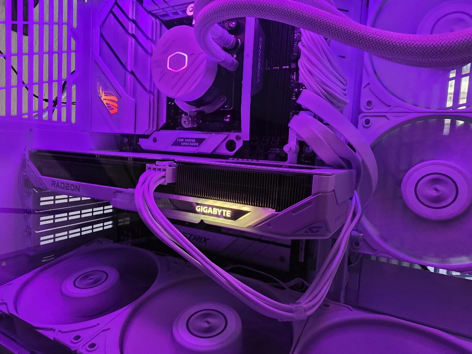 GIGABYTE Radeon RX 9060 XT Gaming OC 16G Graphics Card customer photo 2