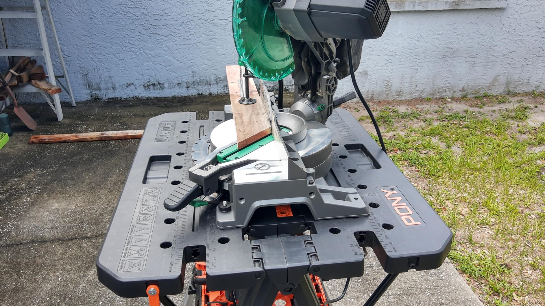Metabo HPT 10-Inch Single Bevel Compound Miter Saw, 15-Amp Power Saw with Xact Cut Shadow Line, Precision Miter Angles, Single Bevel 0-45°, 40T TCT Miter Saw Blade, Lightweight Design, C10FCG2 customer photo 2
