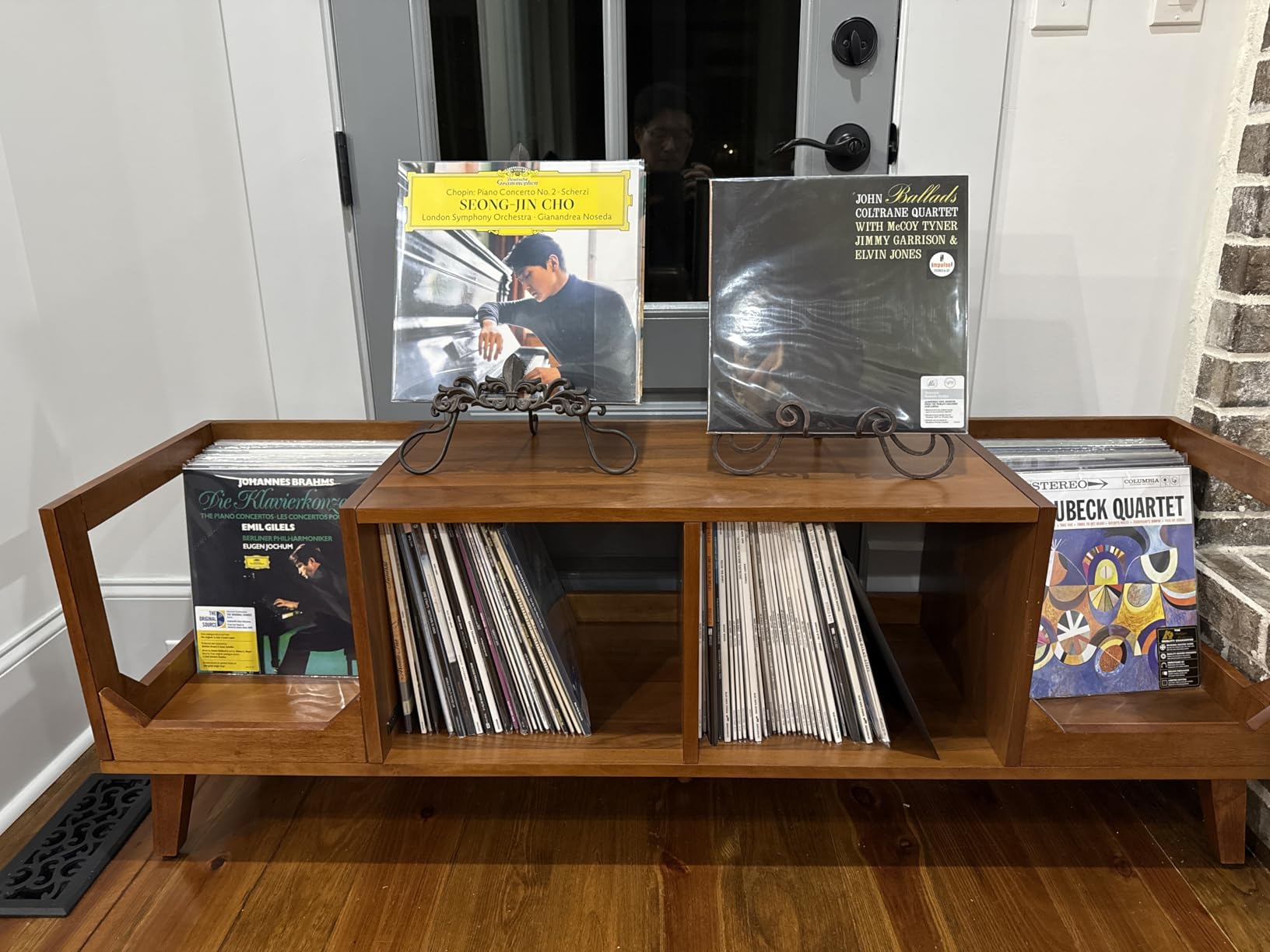 Crosley Furniture Asheville Mid-Century Modern Media Console Record Player Stand, Storage for Vinyl Records, Walnut customer photo 1
