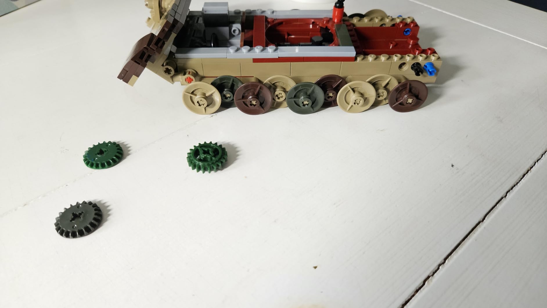 Nifeliz King Tiger Tank Building Set, WW2 Military Tank Model Toy for Adults, Collectible Army Display Piece and Gift for Enthusiasts (1,267 PCS, NF10315) customer photo 1