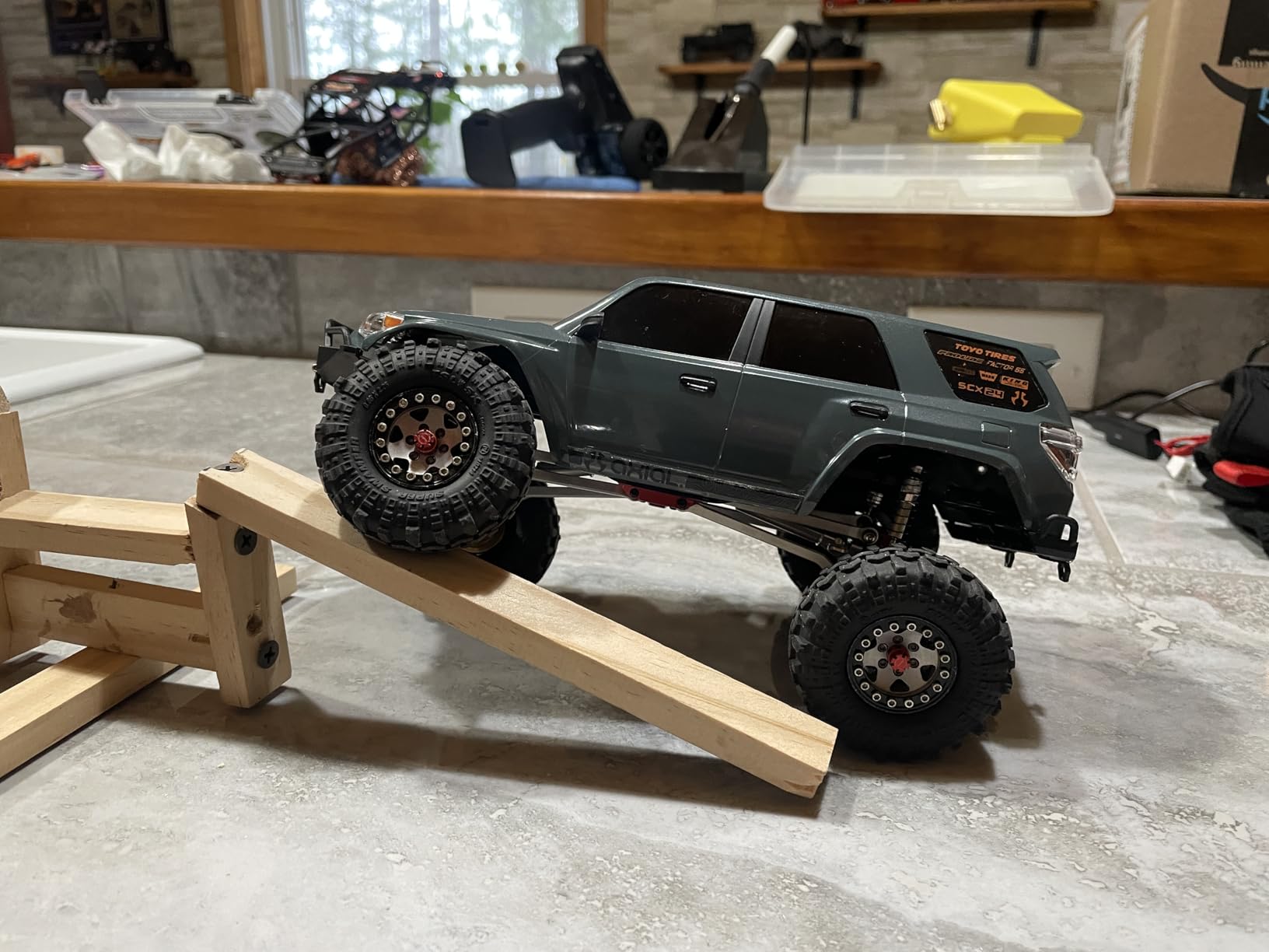 Axial RC Truck 1/24 SCX24 Toyota 4Runner 4X4 RTR Brushed Rock Crawler, RTR (Battery and Charger Included) Gray, AXI-2035T2 customer photo 1