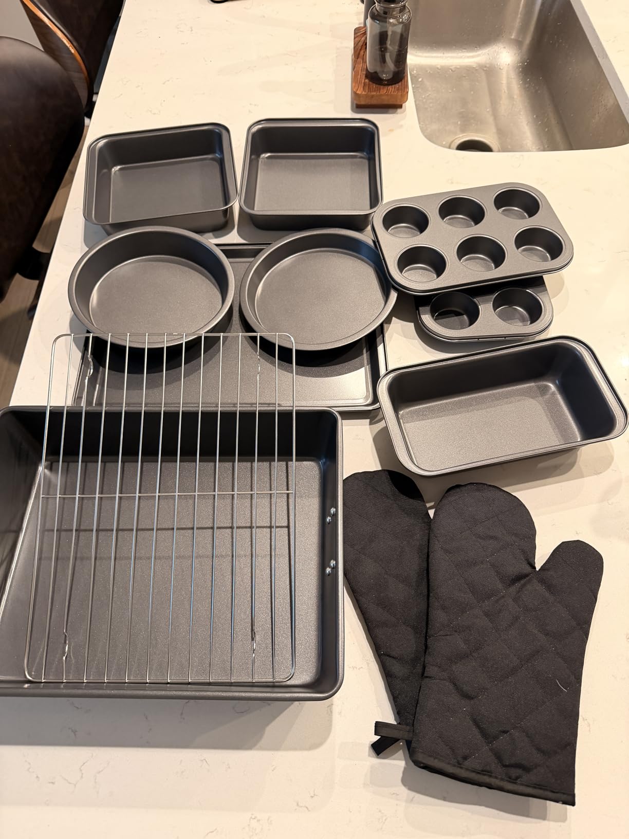 12PCS Nonstick Bakeware Set, Non-Toxic Carbon Steel Baking Pans Set with Wider Grip, Includes Roasting Pan, Cookie Sheet, Cake Pans, Muffin Pans, Cooling Rack, Oven Mitts, Easy Release customer photo 2
