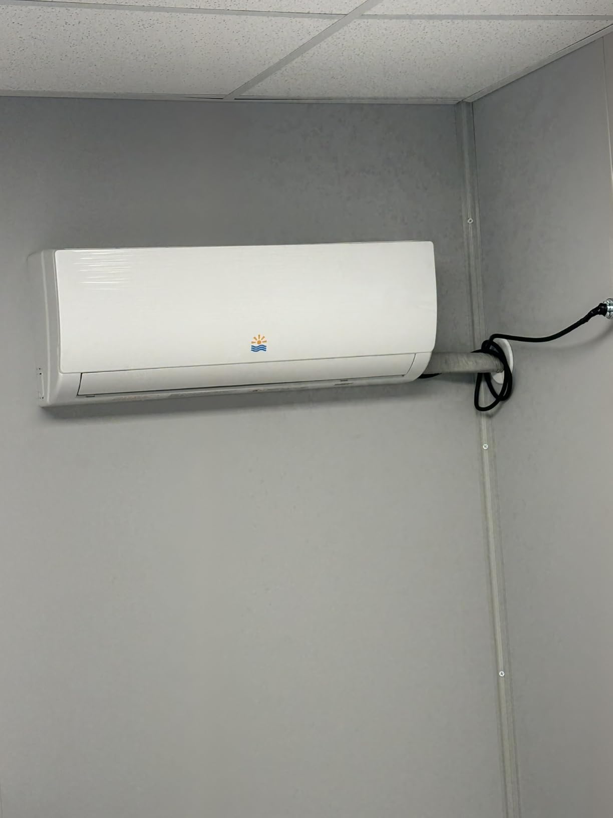 Rellytech Mini Split AC/Heating System - 19 SEER2 9000 BTU Mini Split AC Unit Inverter Heating and Cooling, 115v Energy Efficient Ductless Air Conditioner Up to 550sq.ft, 24H Timer, Installation Kit customer photo 2