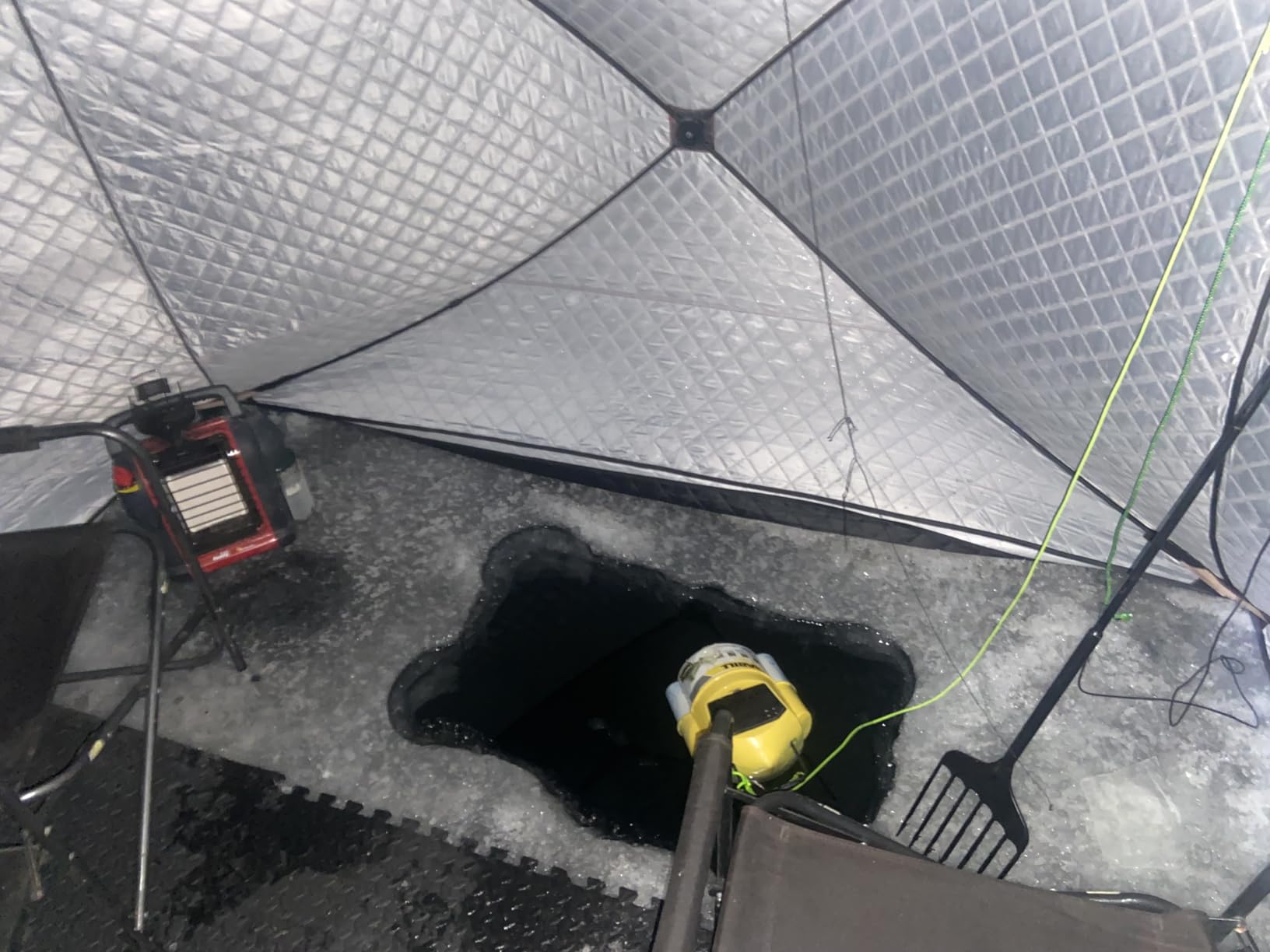 Albott Insulated Pop-Up Ice Fishing Tent, 70/122/177 Sq.Ft Fishable Area, 4-10 Person Ice Shanty with 3-Layer Oxford Fabric customer photo 1