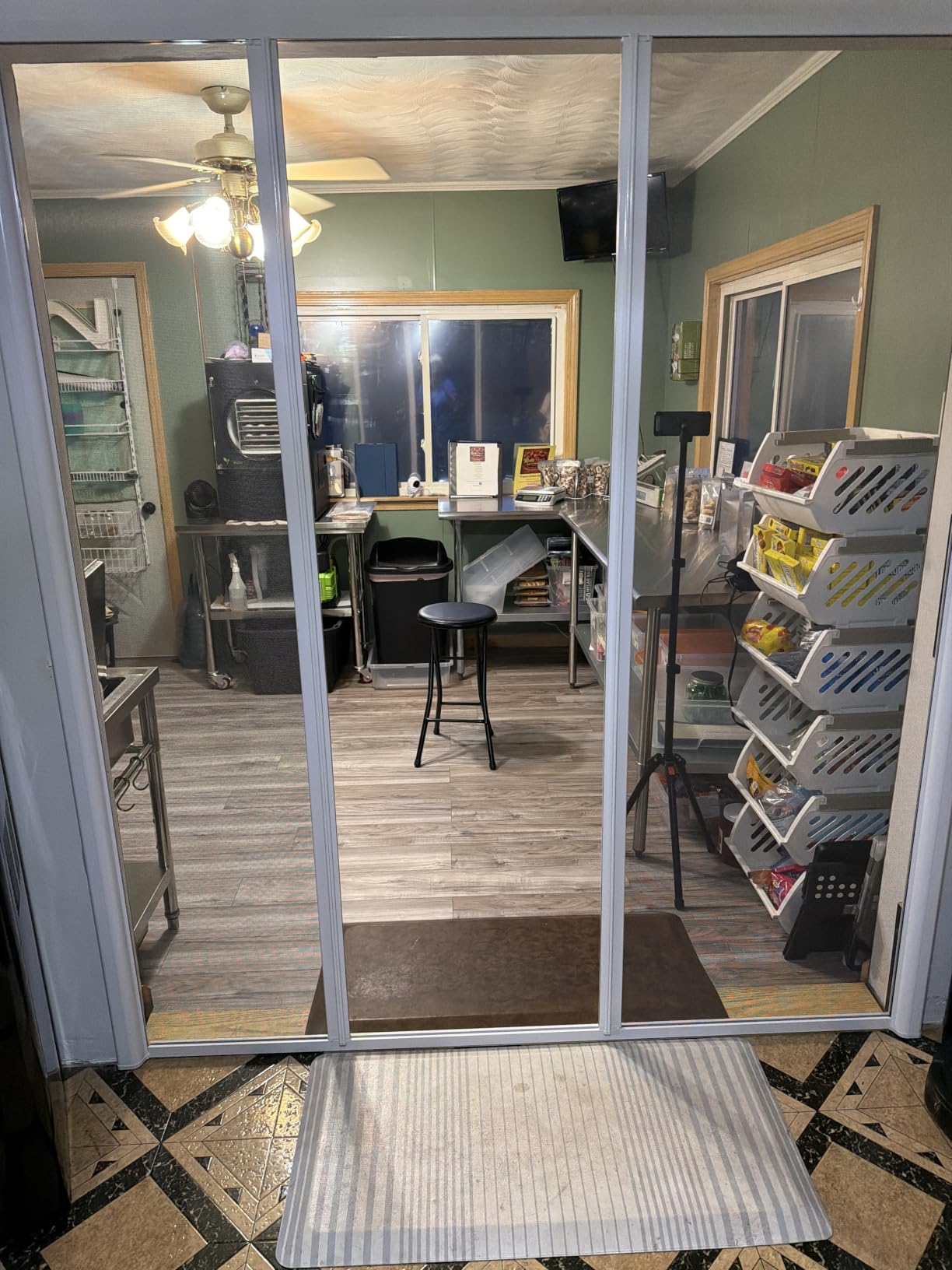 Retractable Screen for Single Doors 38 9/16