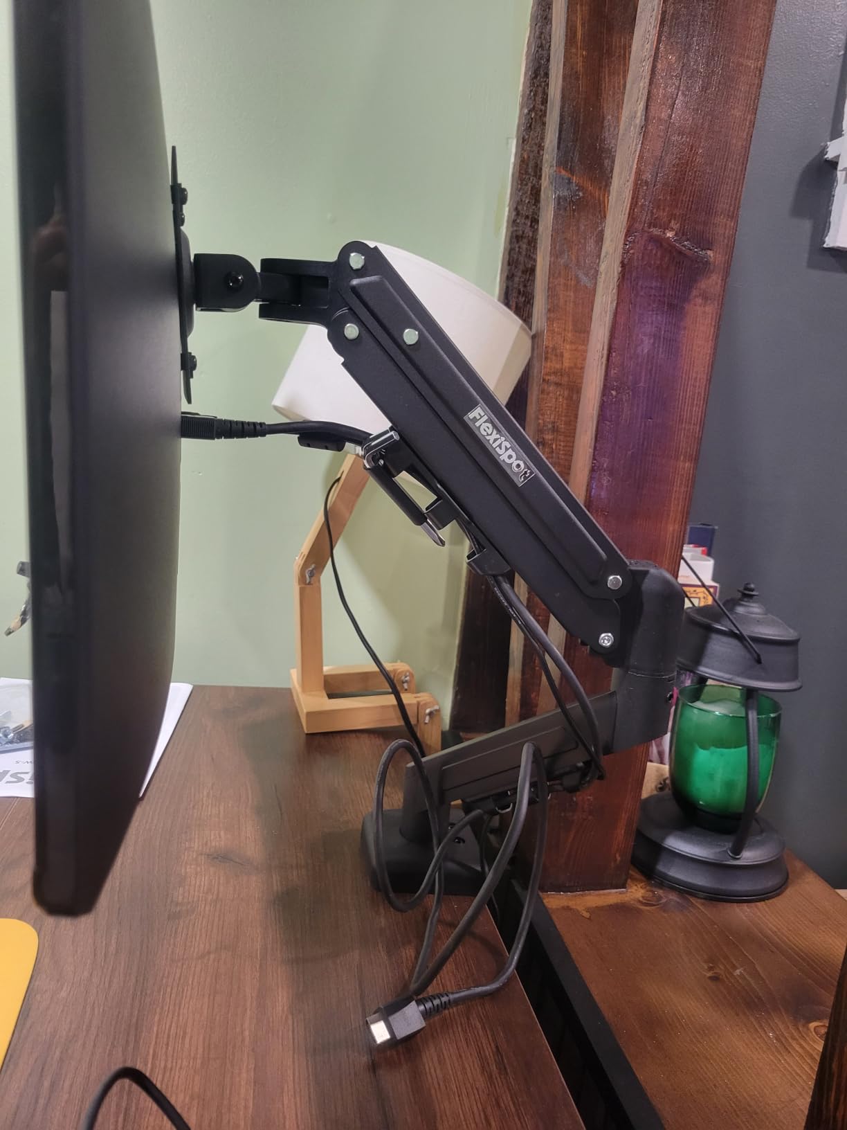 FlexiSpot Single Monitor Arm, 17-32 Inch Monitor Mount up to 19.84 lbs, Fast Install VESA Mount for Home Office Gaming, Full Adjustable Gas Spring with C-Clamp and Grommet Base, Black customer photo 1