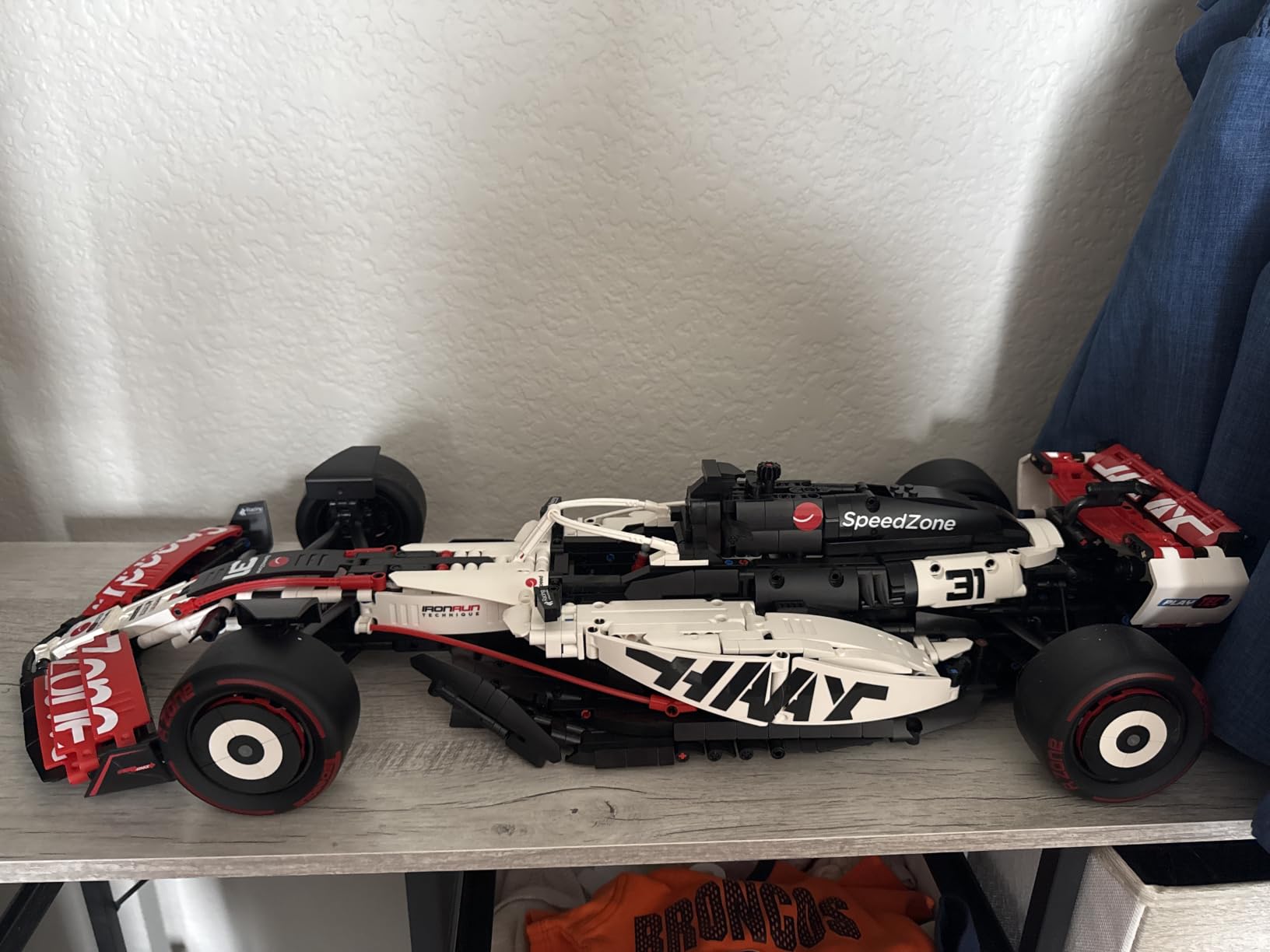 Nifeliz V25 F1 Racing Car Model Set, 1:8 Scale Car Building Set for Adults, Collectible and Display Gift for Racing Fans (2,634 PCS, NF10329) customer photo 1