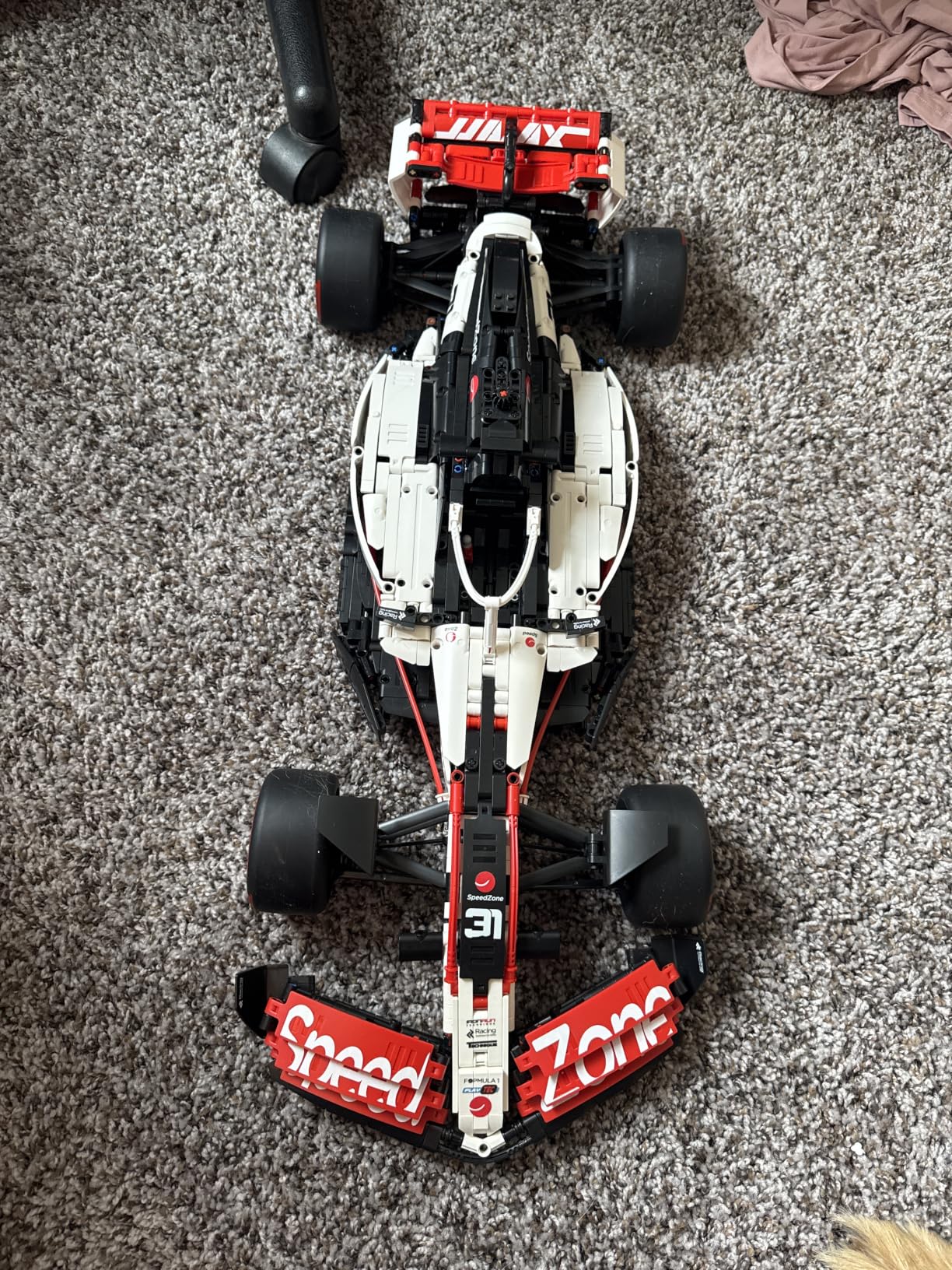 Nifeliz V25 F1 Racing Car Model Set, 1:8 Scale Car Building Set for Adults, Collectible and Display Gift for Racing Fans (2,634 PCS, NF10329) customer photo 2