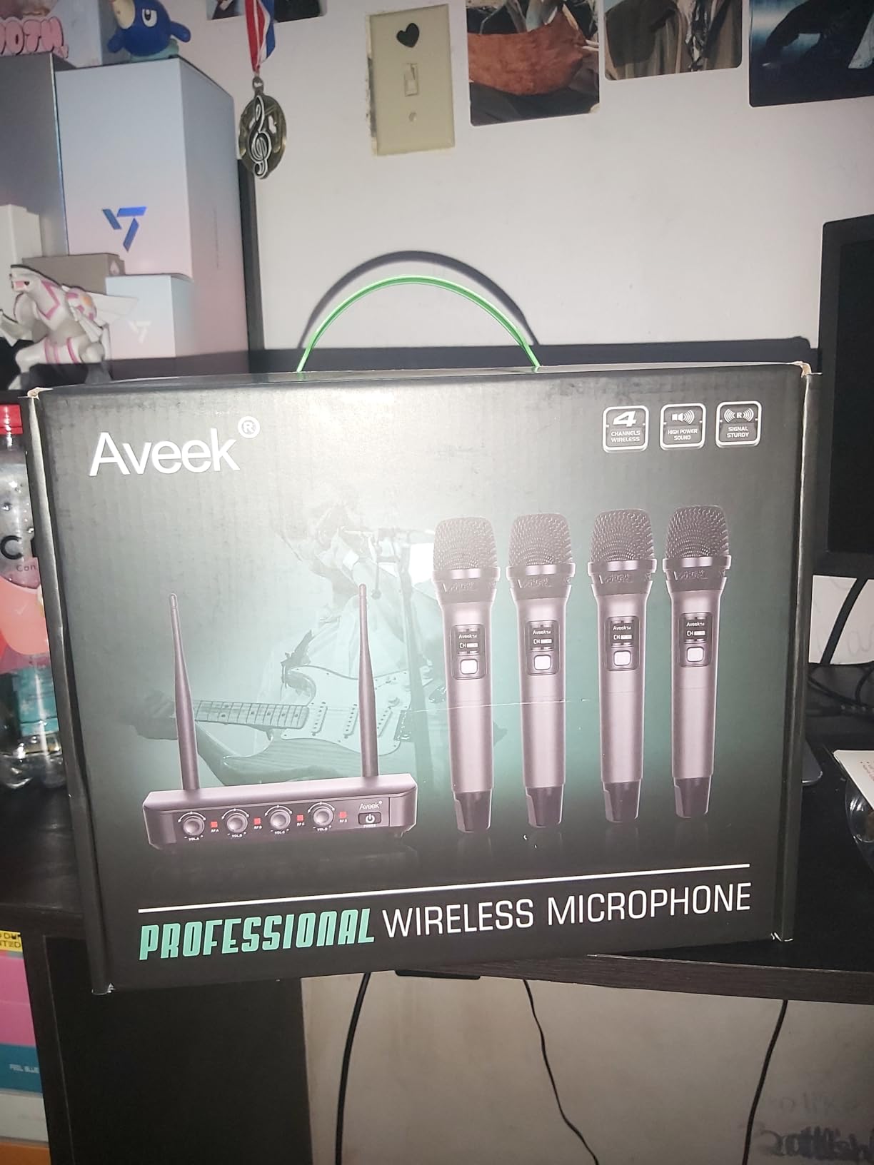 Aveek Wireless Microphone System with 4-Pack Dynamic Handheld Mics, 262ft Long Range, 40-Hour Battery, Low Latency Studio Sound for Karaoke, Singing, Speech, Church, Stage, Wedding, DJ & Events customer photo 1
