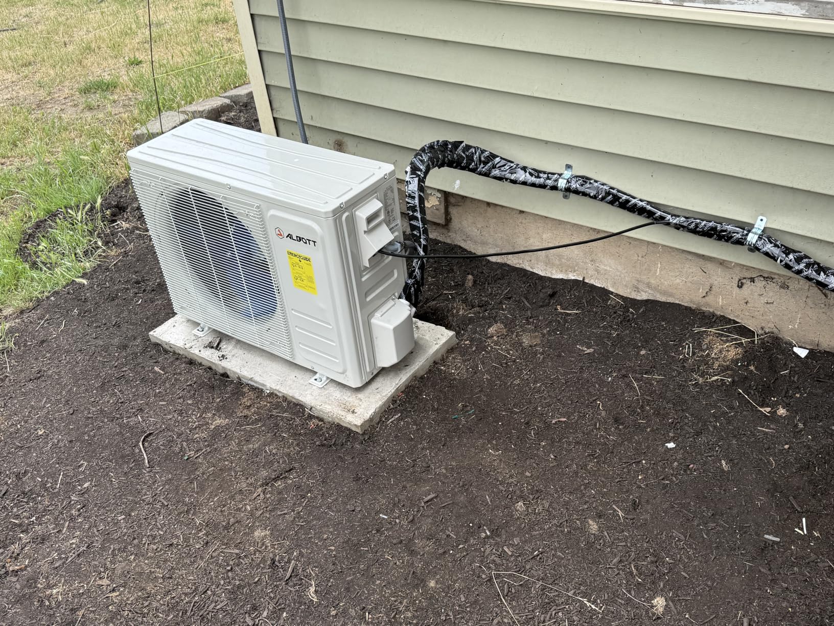 Albott Mini Split Air Conditioner and Heater, 12,000 BTU, SEER2 18, 115V Inverter Energy-Efficient AC with Self-Cleaning, Remote and APP Control, Easy Installation, Cools up to 750 Sq.Ft. customer photo 2