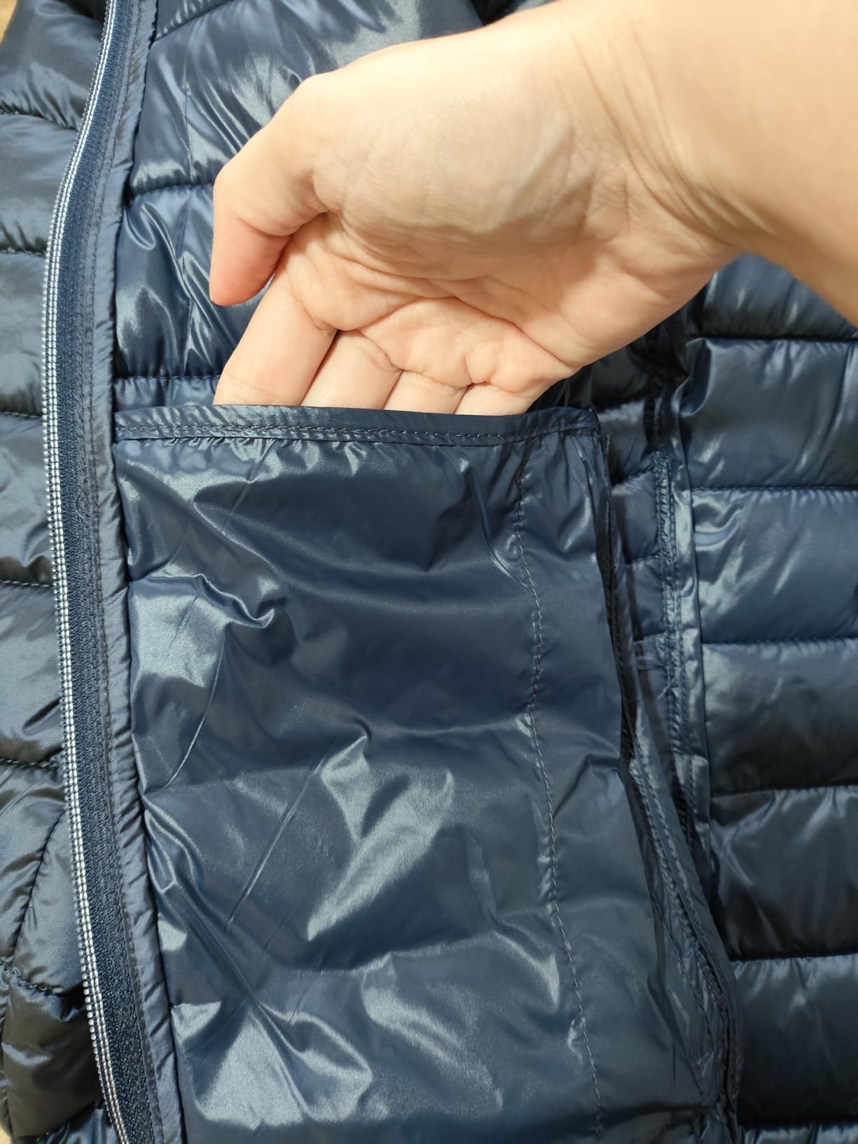 Tommy Hilfiger Women's Puffer Jacket, Lightweight Packable Jacket With Hood & Bag customer photo 2