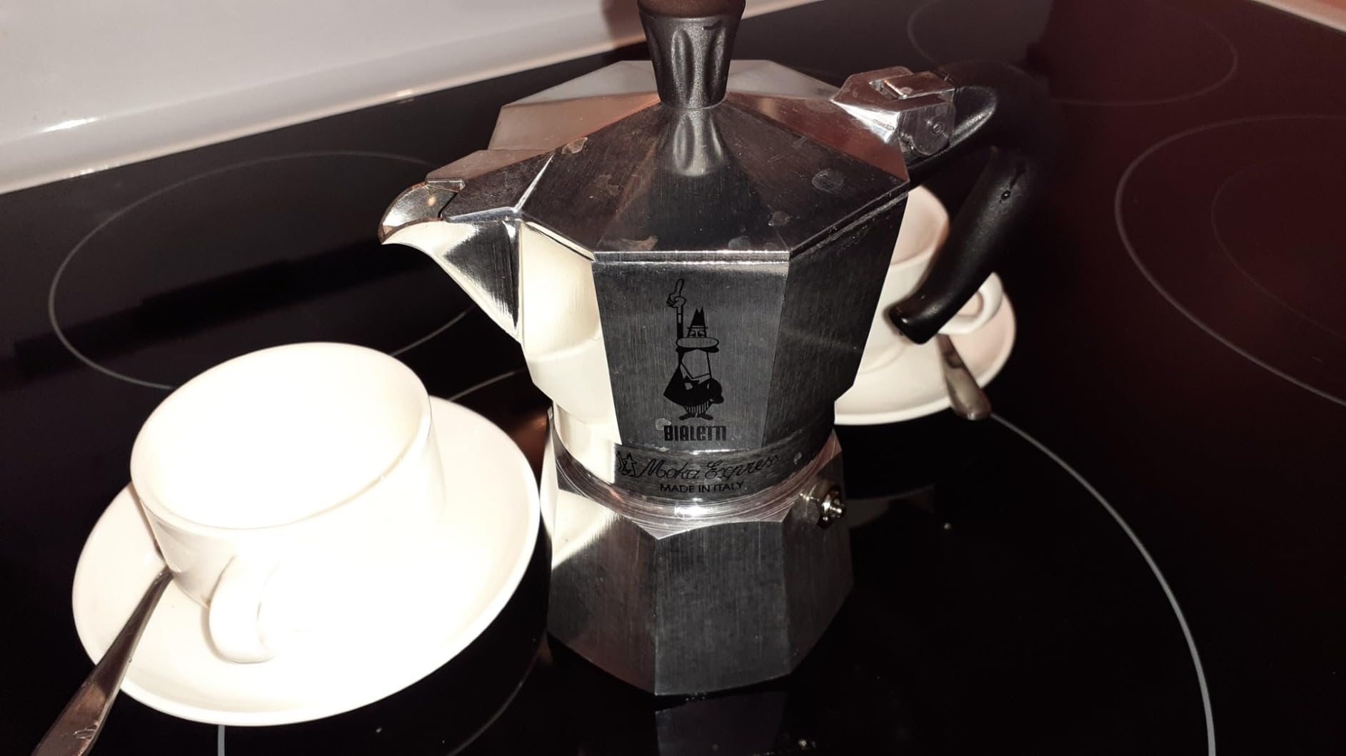 Bialetti Moka Express Iconic Italian Stovetop Espresso Maker (Natural Silver, 6 Cups) customer photo 1