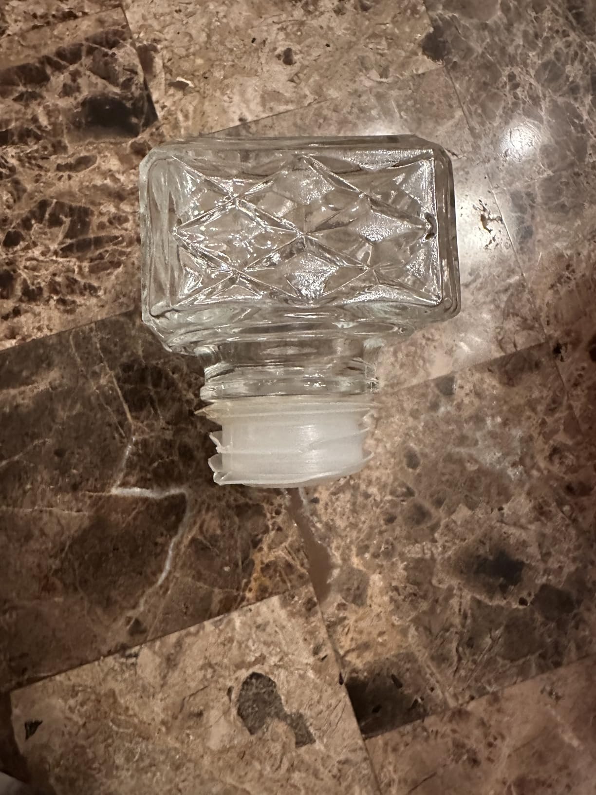 Bormioli Rocco Capitol Glass Decanter with Airtight Geometric Stopper - 23.75 oz Whiskey Decanter, Made In Italy customer photo 2