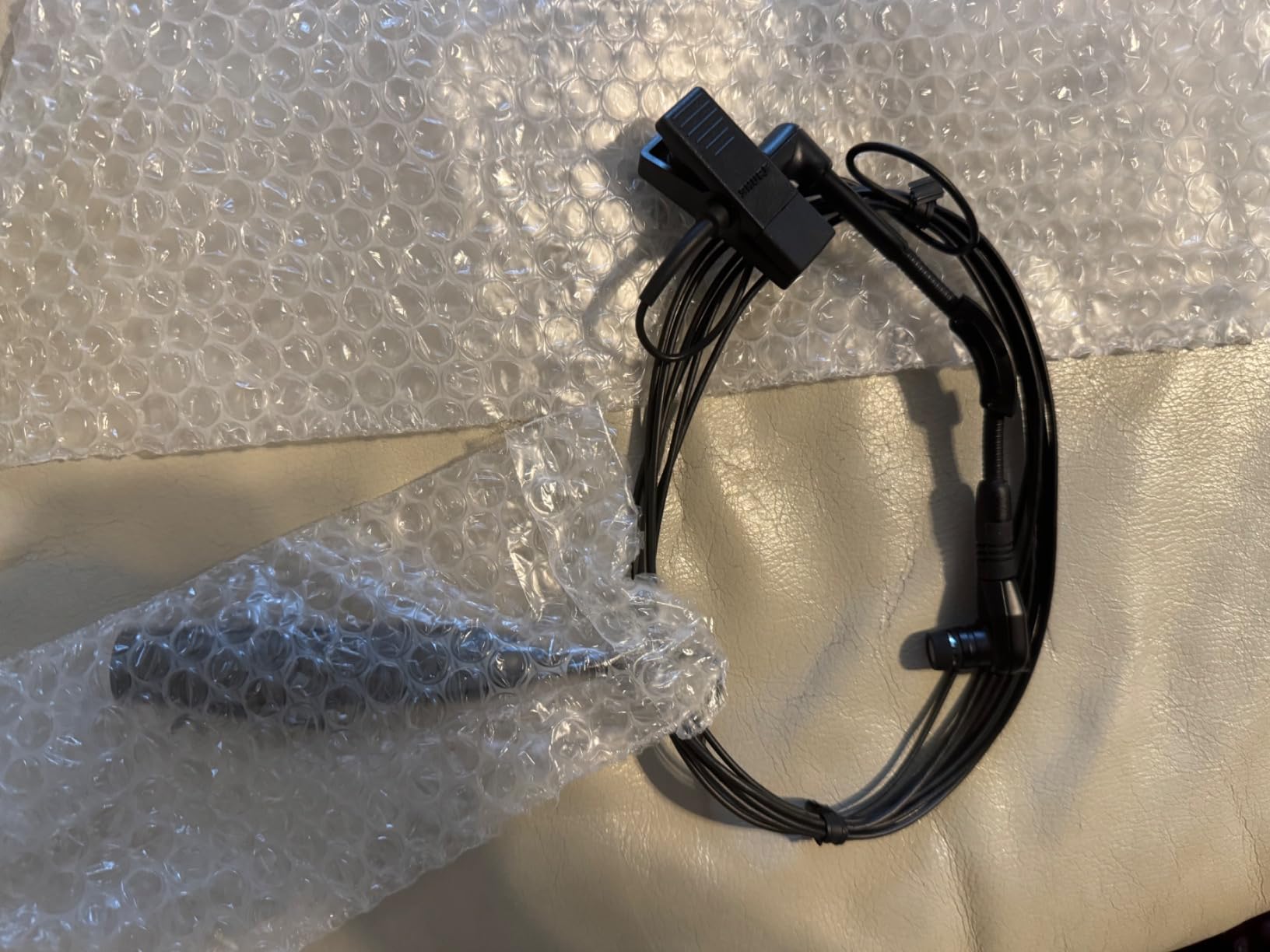 Shure Wired BETA 98H/C Microphone - Miniature Instrument Mic with Wired XLR Connector, Cardioid Condenser, Clip-on with Gooseneck for Sax/Brass or Rim of Percussion (BETA98H/C) customer photo 2