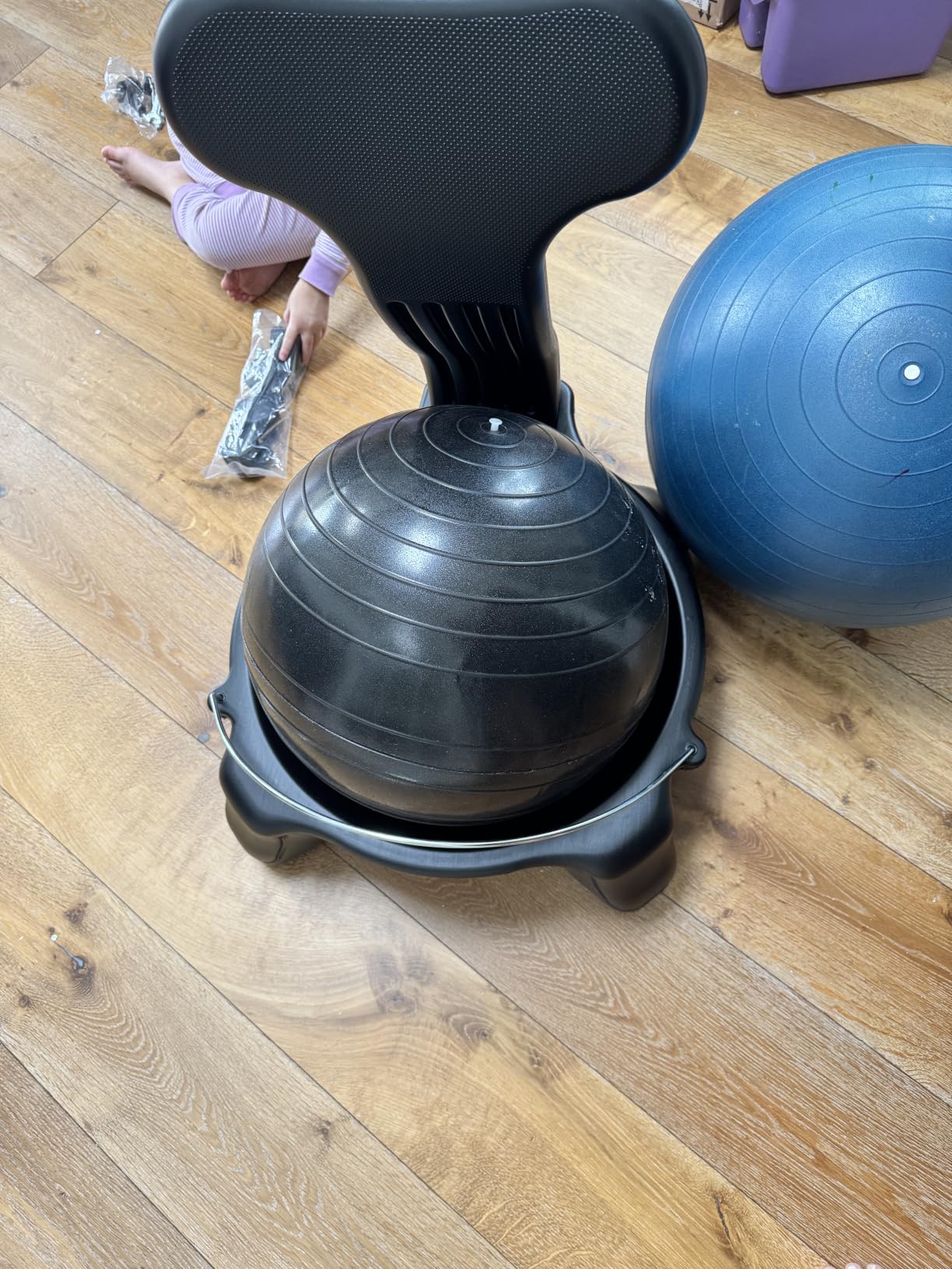 Gaiam Classic Balance Ball Chair, Stability Seat (Black) | 52cm stability ball chair builds core strength while you sit. Includes pump & exercise guide. customer photo 2