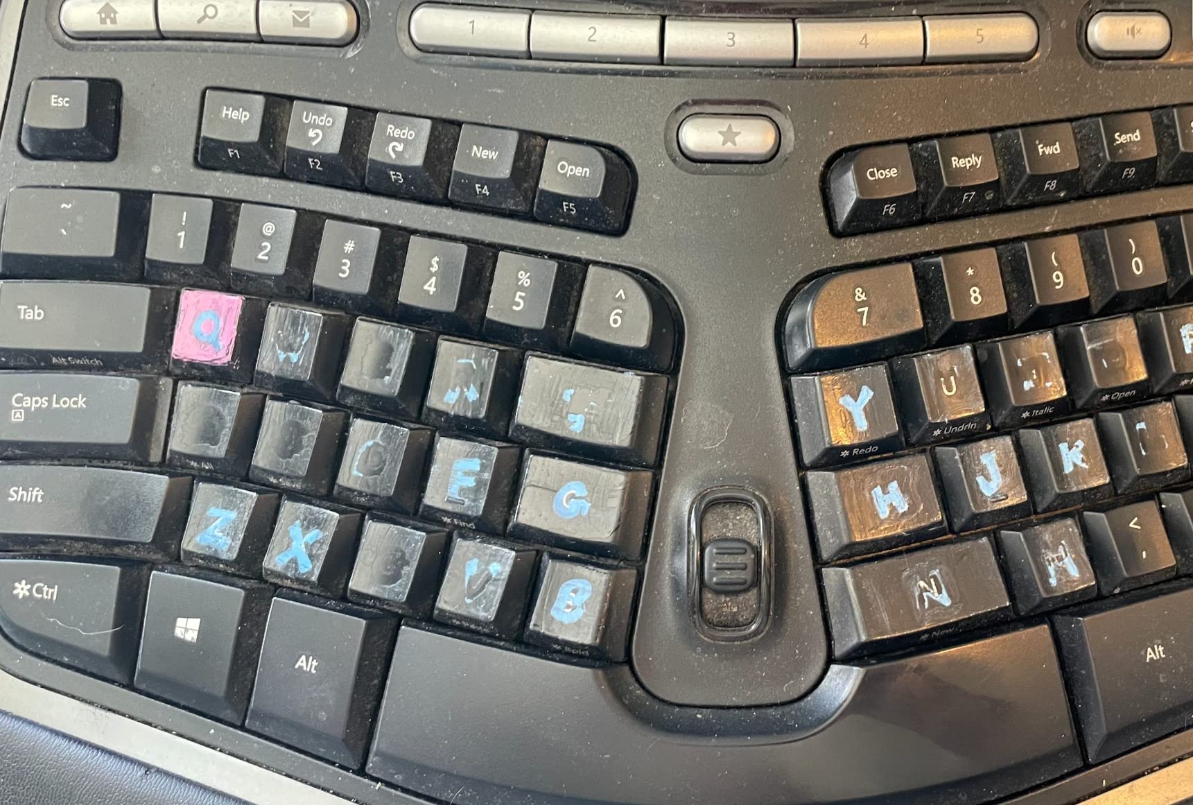 Microsoft Wired Natural Ergonomic Keyboard 4000, Retail customer photo 1