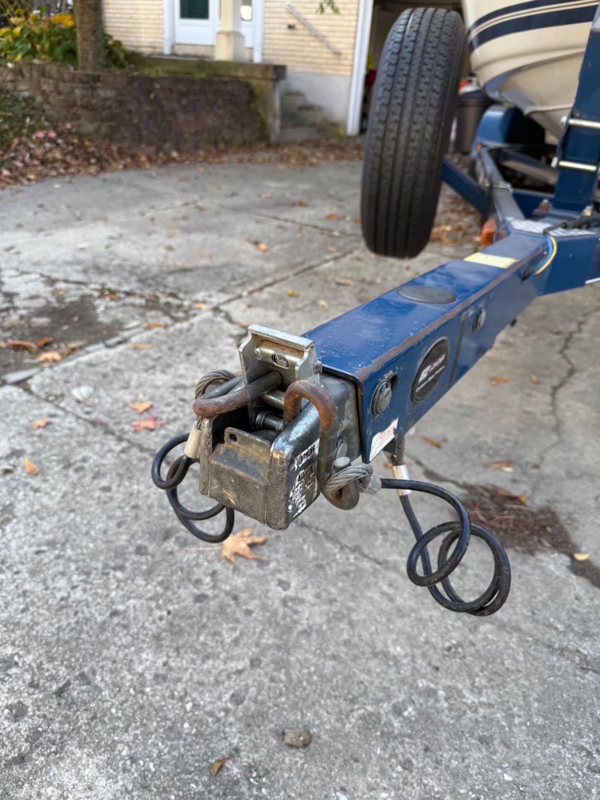 Master Lock Black Universal Size Trailer Hitch Lock, Trailer Coupler Lock for Securing RV's, Horse Trailers, Tool Trailers and More, 379ATPY customer photo 1
