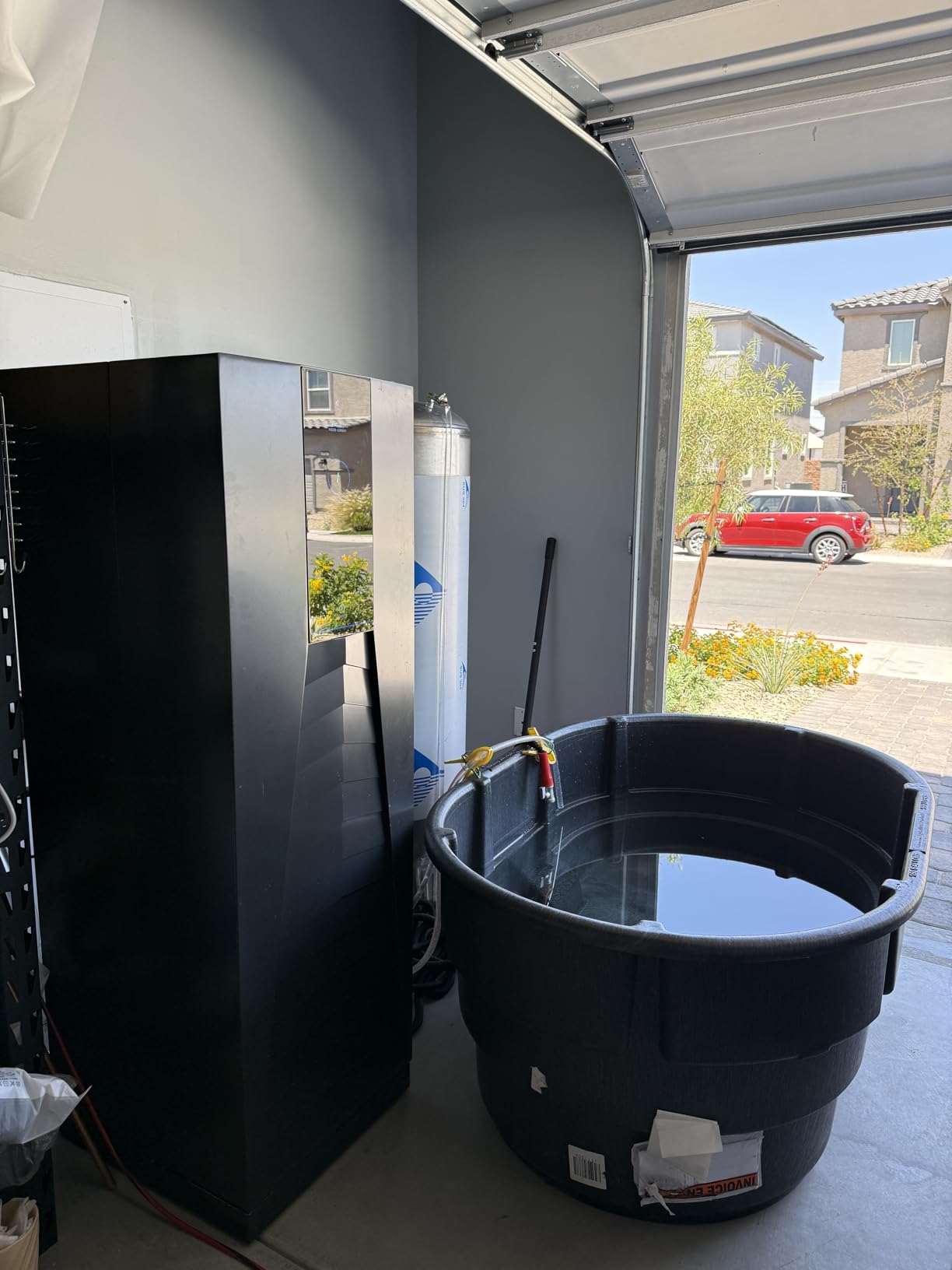 Rubbermaid Commercial Products Stock Tank 300-Gallons Structural Foam Heavy Duty Container for Livestock/Animal/Cattle Feed & Water Outdoor Homemade Pool/Hot Tub/Bathtub & Pet Cleaning/Dog Wash customer photo 1