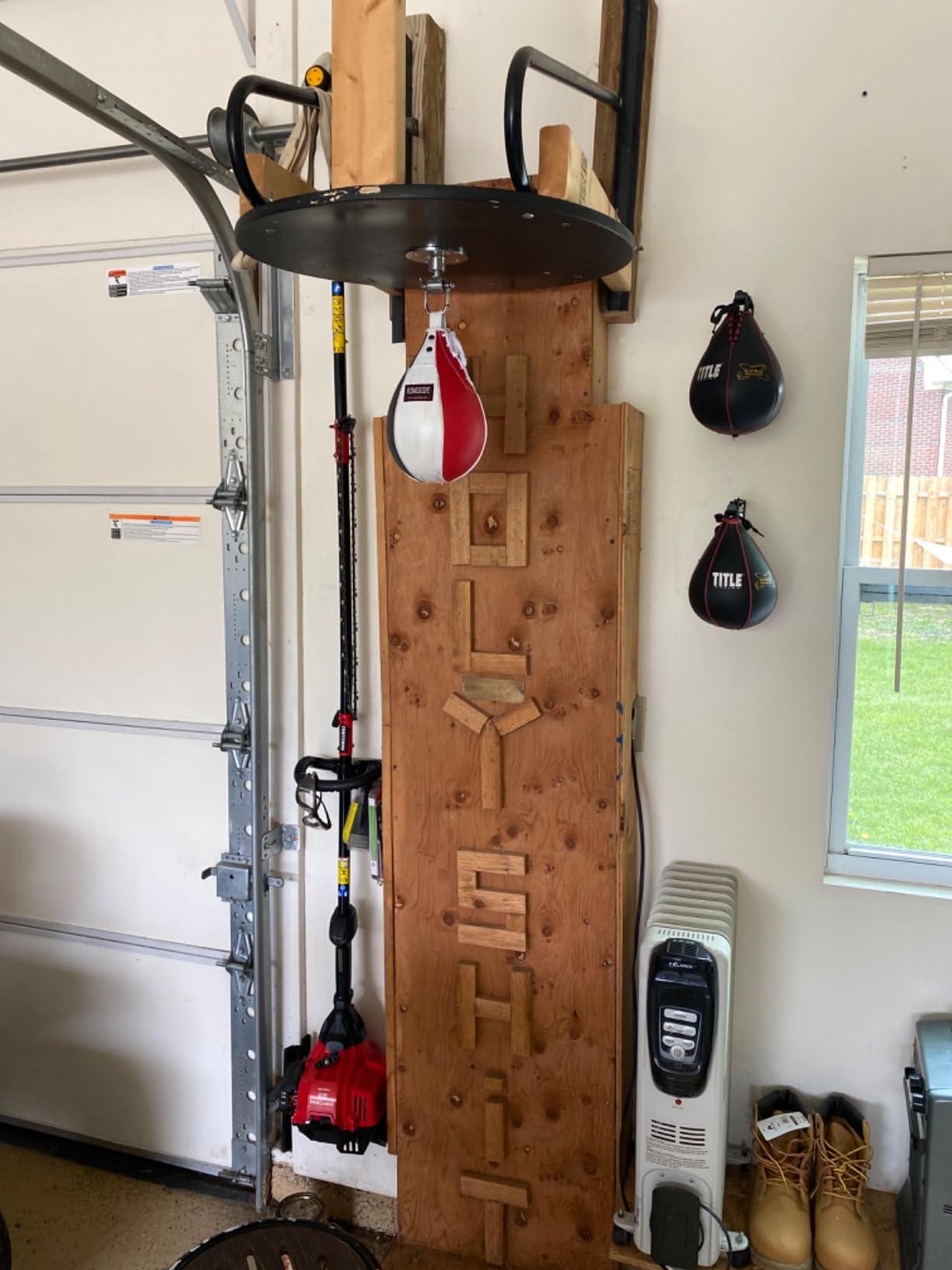 Ringside Boxing Speed Bag - Durable Leather Construction with Reinforced Triple-Stitched Seams and Heavy-Duty Attachment Loop, for Speed and Reflex Training customer photo 1