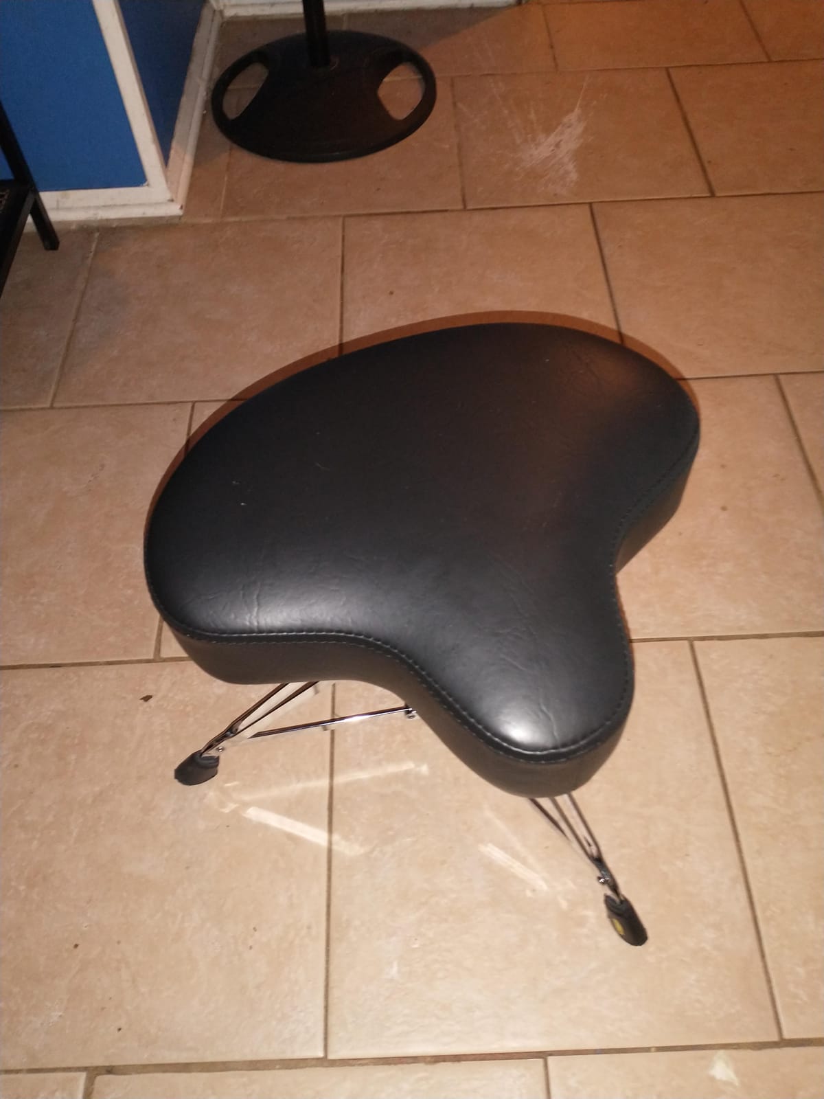 Gibraltar Drum Throne with Adjustable Height Motorcycle-Style Seat, Double-Braced Legs, Sturdy Drum Stool for Drummers, Comfortable Cushion for Practice or Performance (6608) customer photo 1