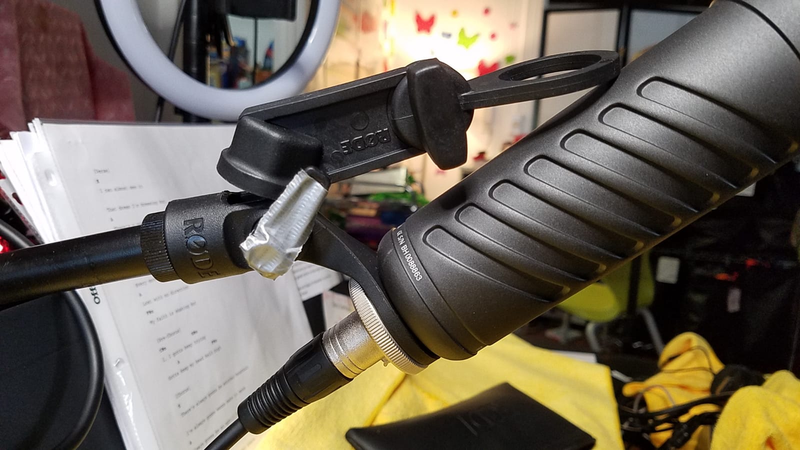 RØDE Microphones Procaster Broadcast Dynamic Vocal Microphone | Cardioid dynamic microphone with XLR3 connector for broadcasting, podcasting and voice recording customer photo 2