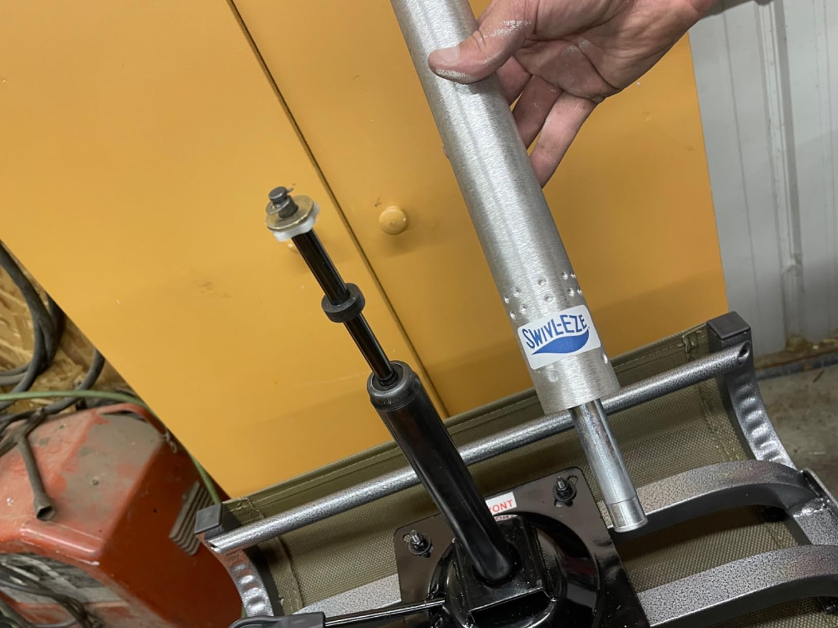 Attwood SP-3204 Lock'N-Pin 3/4-inch Pin Post Power Pedestal | Adjustable Height 24 to 30 Inches, Integral Seat Mount, Non-Thread customer photo 1