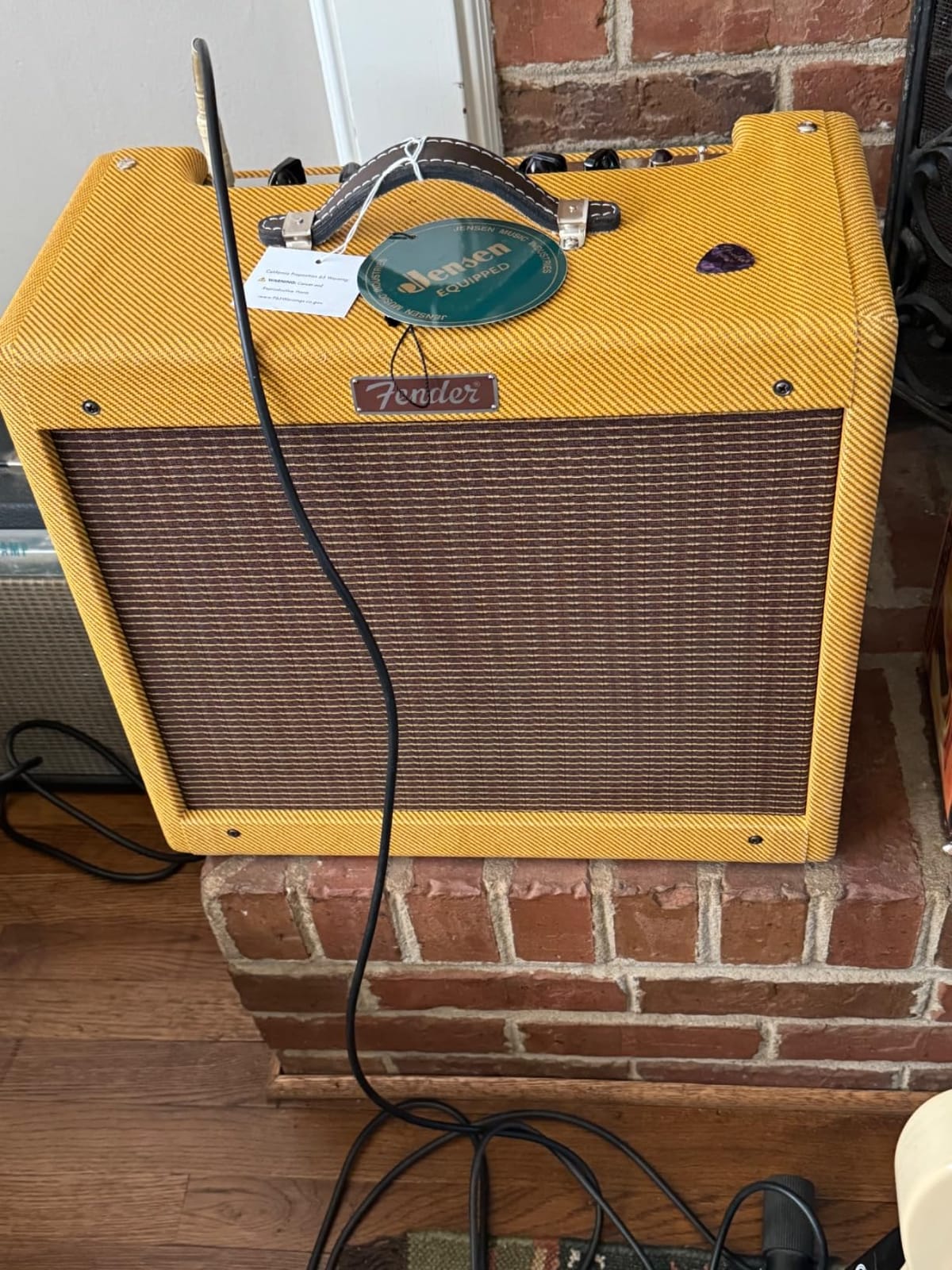 Fender Blues Junior Guitar Amplifier, Lacquered Tweed, with 2-Year Warranty | All-tube 15-watt combo amp, 12-inch speaker, ideal for blues and home practice, warm vintage tone customer photo 2