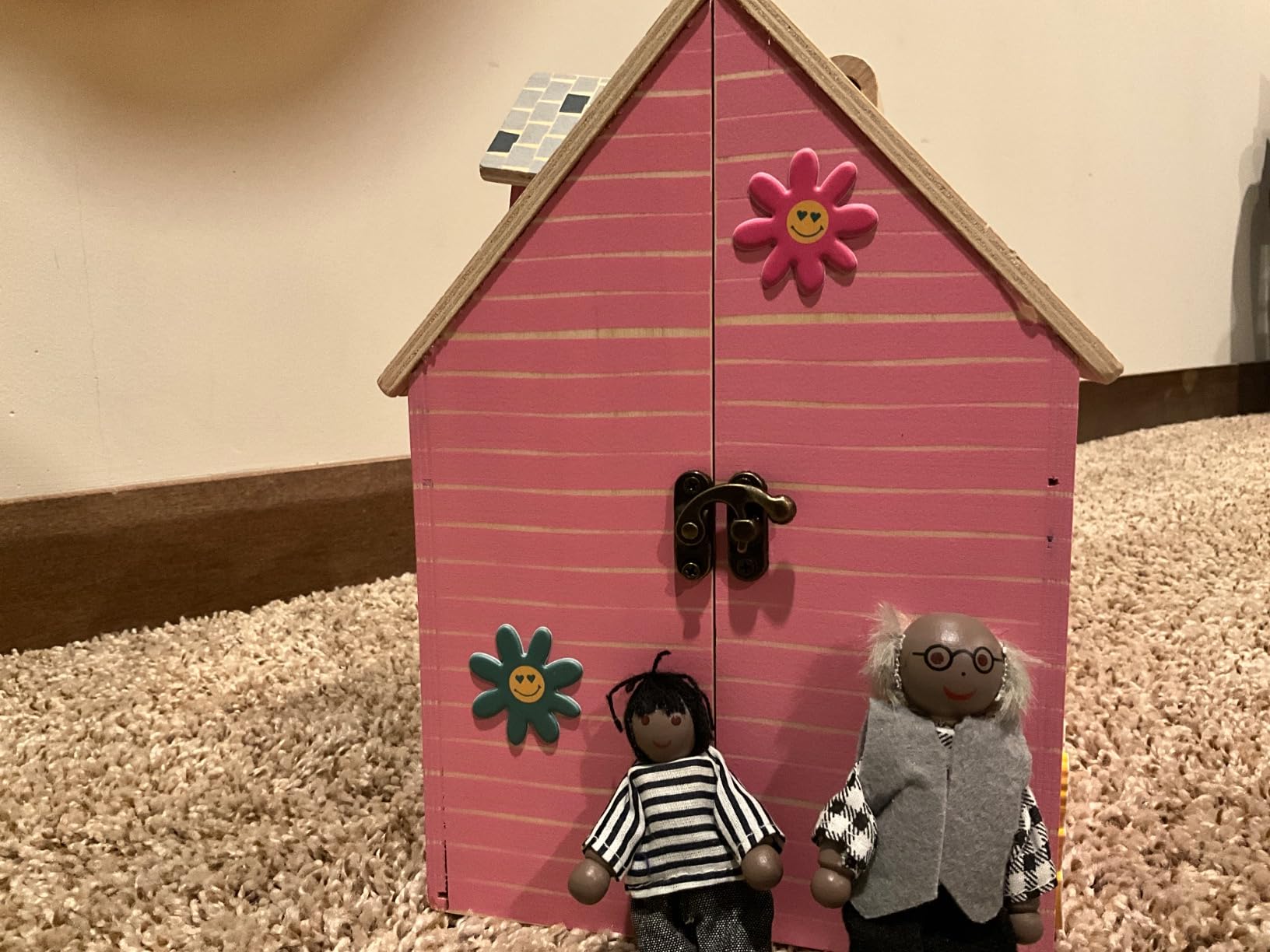 Melissa & Doug Fold & Go Wooden Dollhouse with 2 Dolls and 11 Pieces of Furniture - Portable Mini Doll House with Accessories and Toy Figures, Ages 3+ customer photo 2