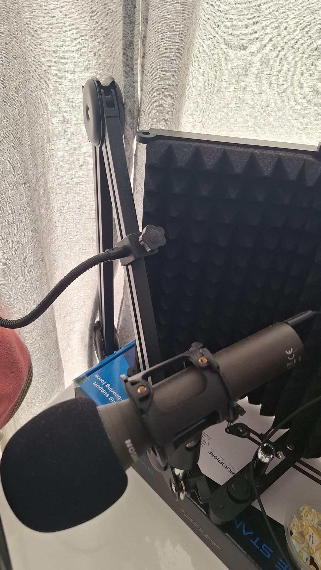 Samson Q2U USB/XLR Dynamic Microphone Recording and Podcasting Pack customer photo 2