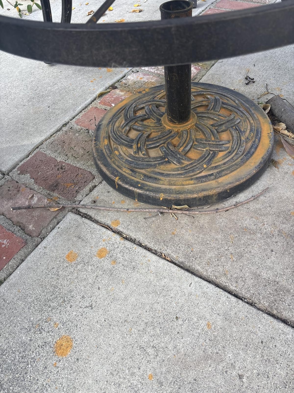 UBP18181-BR 18-Inch Cast Stone Umbrella Base, Made from Rust Free Composite Materials, Bronze Powder Coated Finish customer photo 1