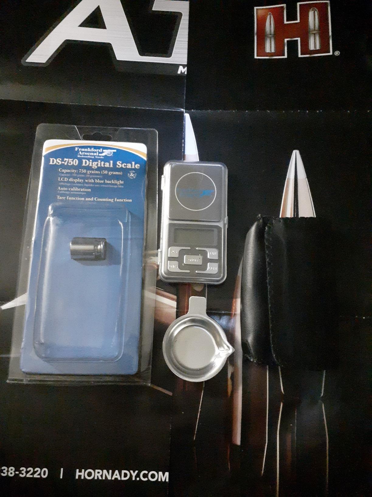 Frankford Arsenal DS-750 Digital Reloading Scale with LCD Display customer photo 2