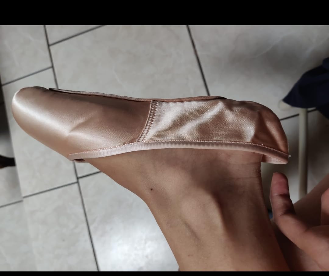 Capezio Women's 176 Contempora Pointe Shoe customer photo 2