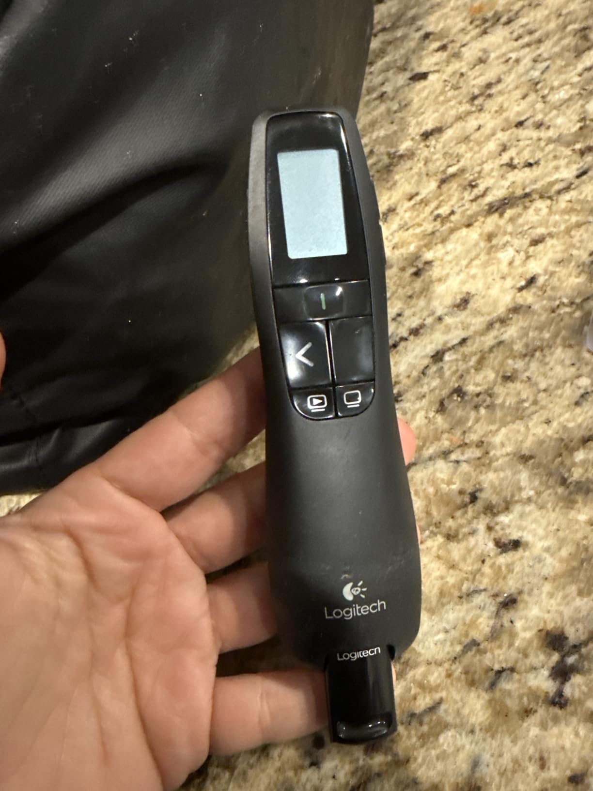 Logitech Wireless Presenter R400, USB-A PowerPoint Clicker with Laser Pointer, Wireless Presentation Clicker Remote customer photo 1