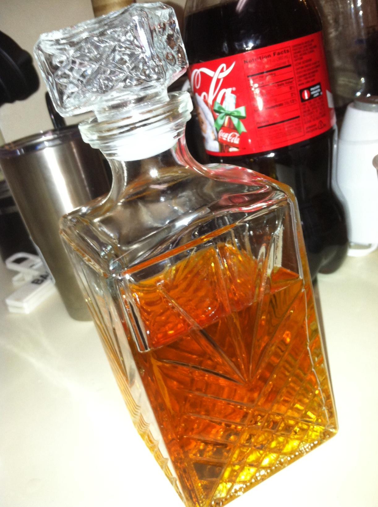 Bormioli Rocco Selecta Collection Whiskey Decanter - 33.75oz Diamond Decanter With Starburst Detailing customer photo 2