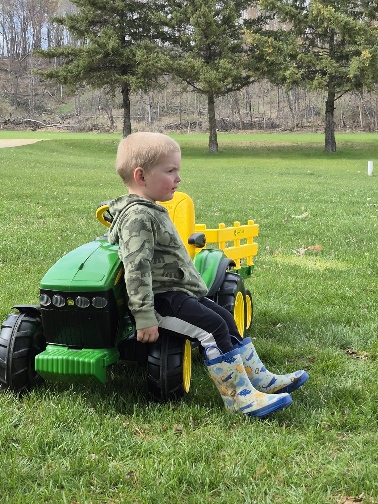 Peg Perego John Deere Ground Force Extra-Large 12 volt Ride-On Tractor with Trailer & FM Radio, Durable Design for Kids Ages 3-7 customer photo 1