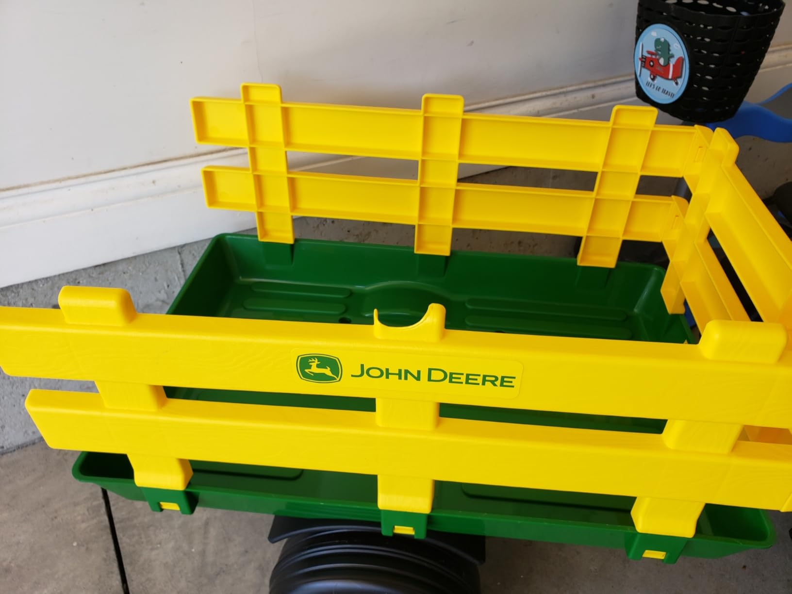 Peg Perego John Deere Ground Force Extra-Large 12 volt Ride-On Tractor with Trailer & FM Radio, Durable Design for Kids Ages 3-7 customer photo 2