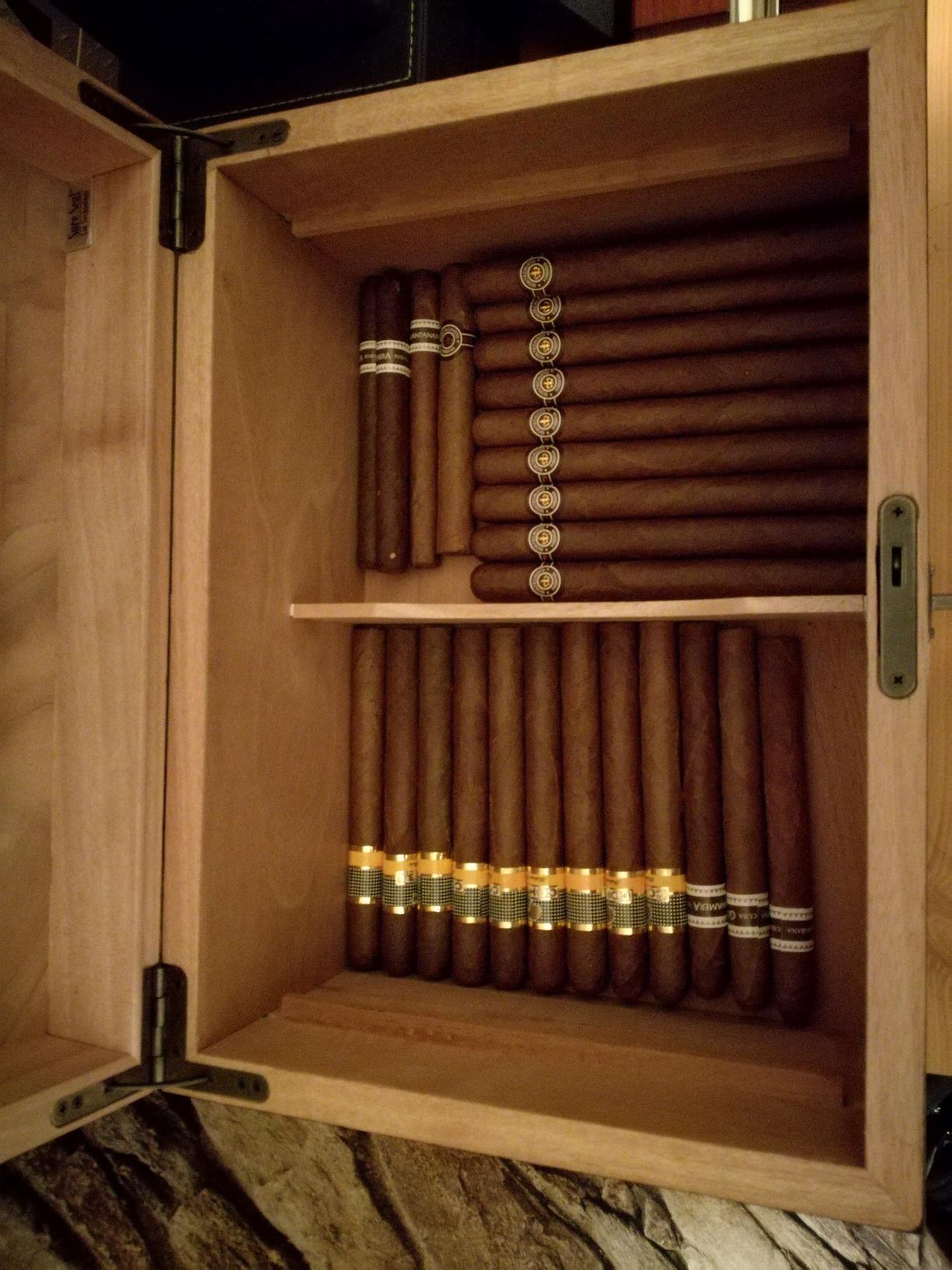 Humidor Supreme Old World Desktop Cigar Humidor - Desktop Cigar Storage with Spanish Cedar Tray & Dividers | Antique Walnut Finish Cigar Box with Humidifier & Glass Hygrometer - Holds 75-100 Cigars customer photo 1