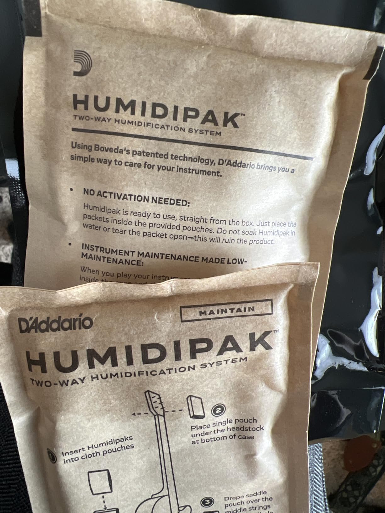D'Addario Humidipak Guitar Maintain Packets, 3-Pack Case Humidity Control | Two-way guitar humidity control helps prevent cracks and warping while maintaining ideal case moisture balance. customer photo 1
