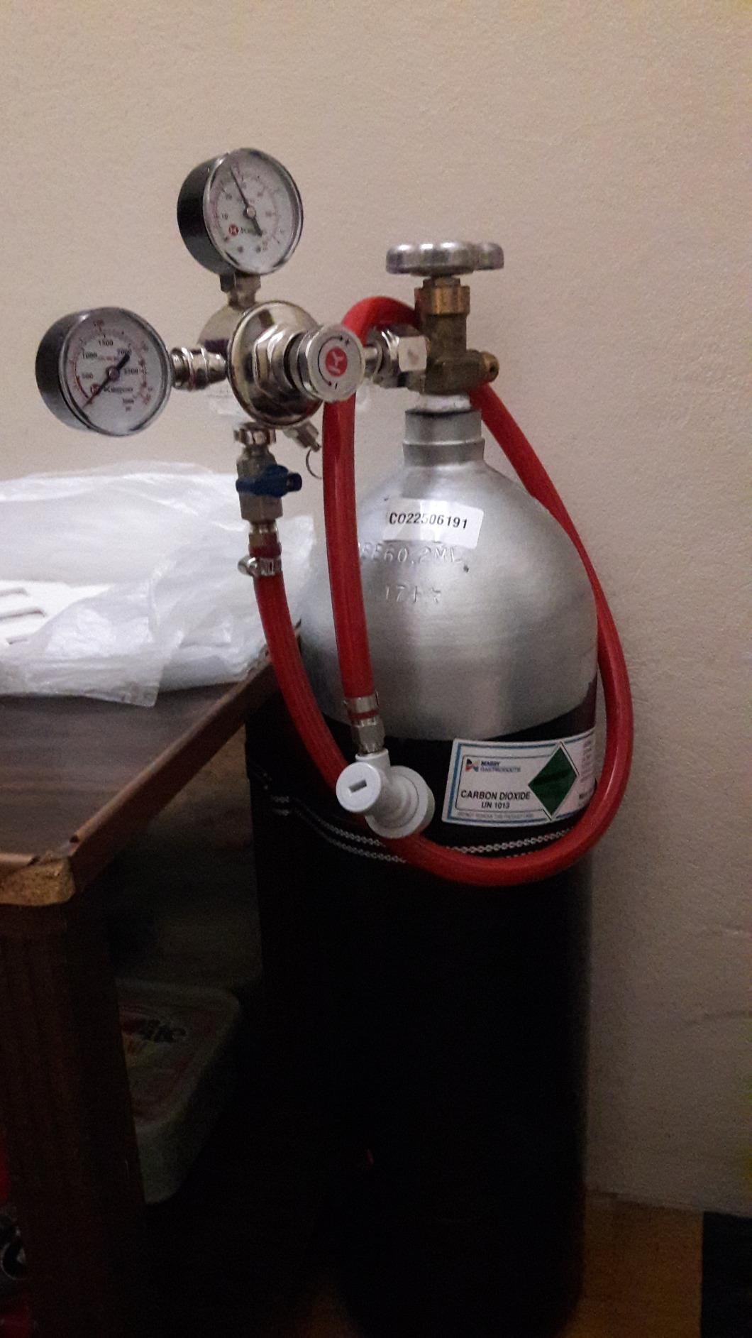 Kegco KC LH-542 Premium Pro Series Dual Gauge Co2 Draft Beer Regulator, Chrome customer photo 2
