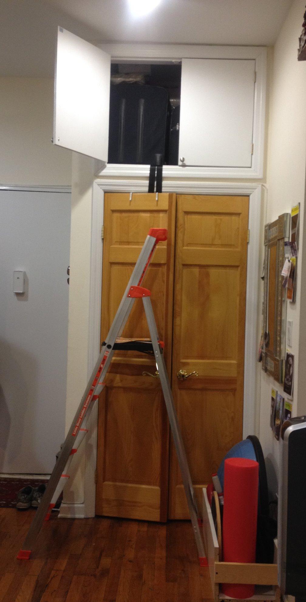 Little Giant Flip-N-Lite 6-ft Aluminum Stepladder, 15270-001 | Ultra Lightweight Ladder, Easy Release Handle, Wide Anti Slip Steps, Home or Jobsite Use, Type IA 300 lbs. Weight Rated customer photo 1