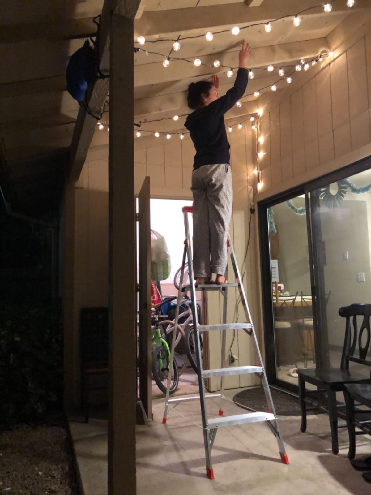 Little Giant Flip-N-Lite 6-ft Aluminum Stepladder, 15270-001 | Ultra Lightweight Ladder, Easy Release Handle, Wide Anti Slip Steps, Home or Jobsite Use, Type IA 300 lbs. Weight Rated customer photo 2