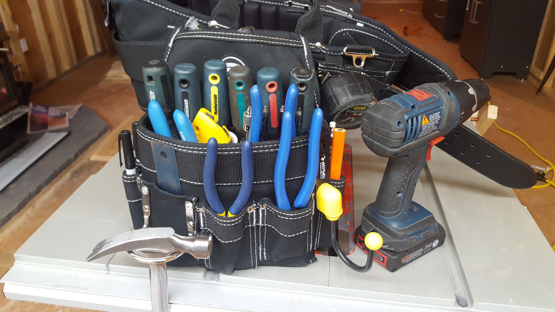 Gatorback B240 Professional Electrician Tool Belt Combo, Large | Patented Ventilated Back Support System With Memory Foam, 27 Pockets & Slots, and Heavy-Duty Contractor-Grade Construction. customer photo 1