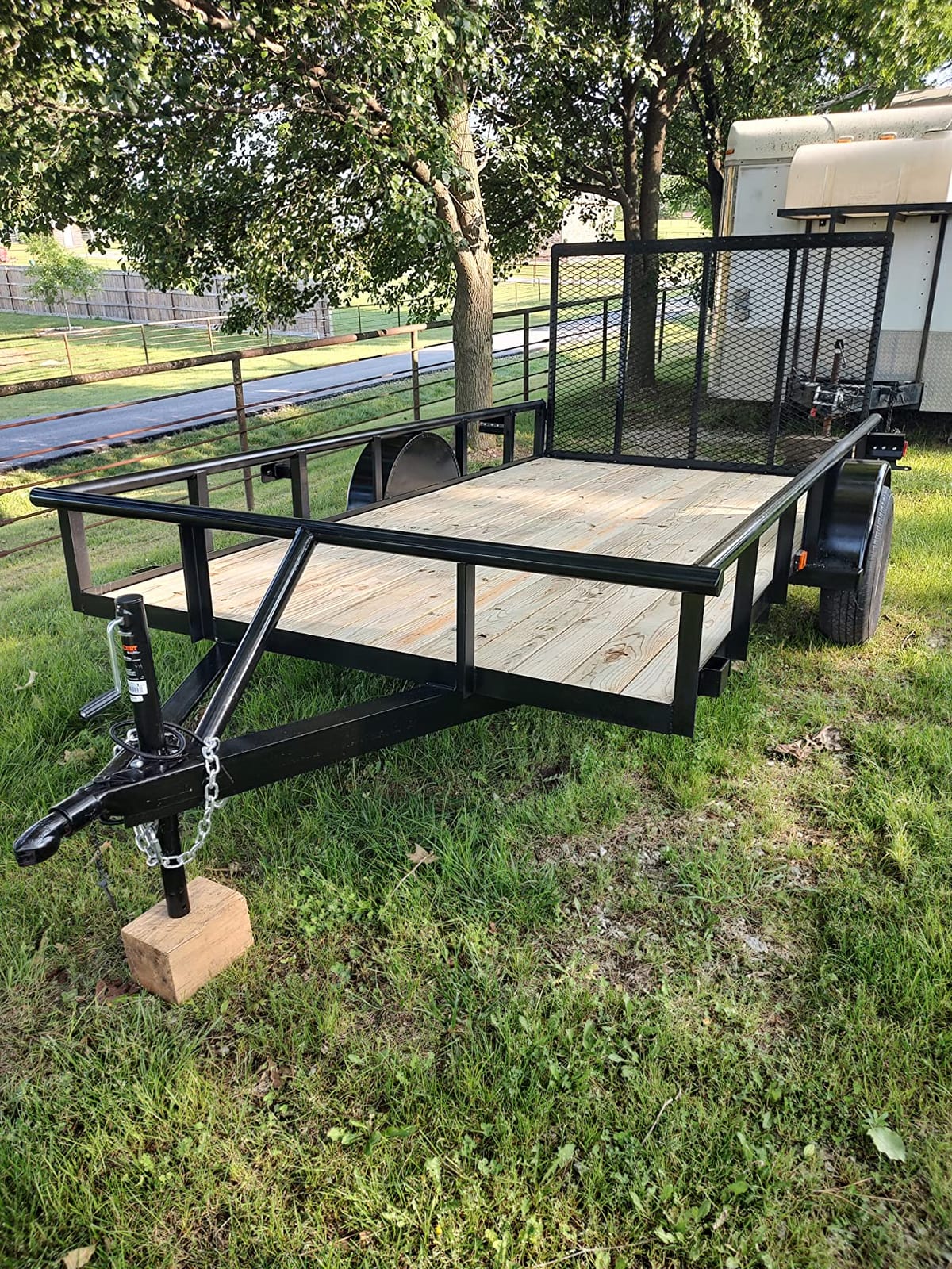 CURT 28204 A-Frame Trailer Jack, 2,000 lbs., 15 Inches Vertical Travel customer photo 1
