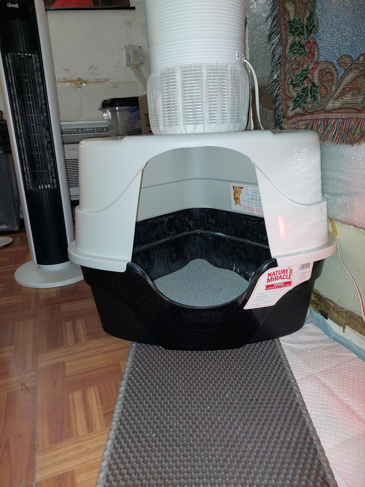 Nature's Miracle Advanced Hooded Corner Cat Litter Box with Charcoal Filter customer photo 1