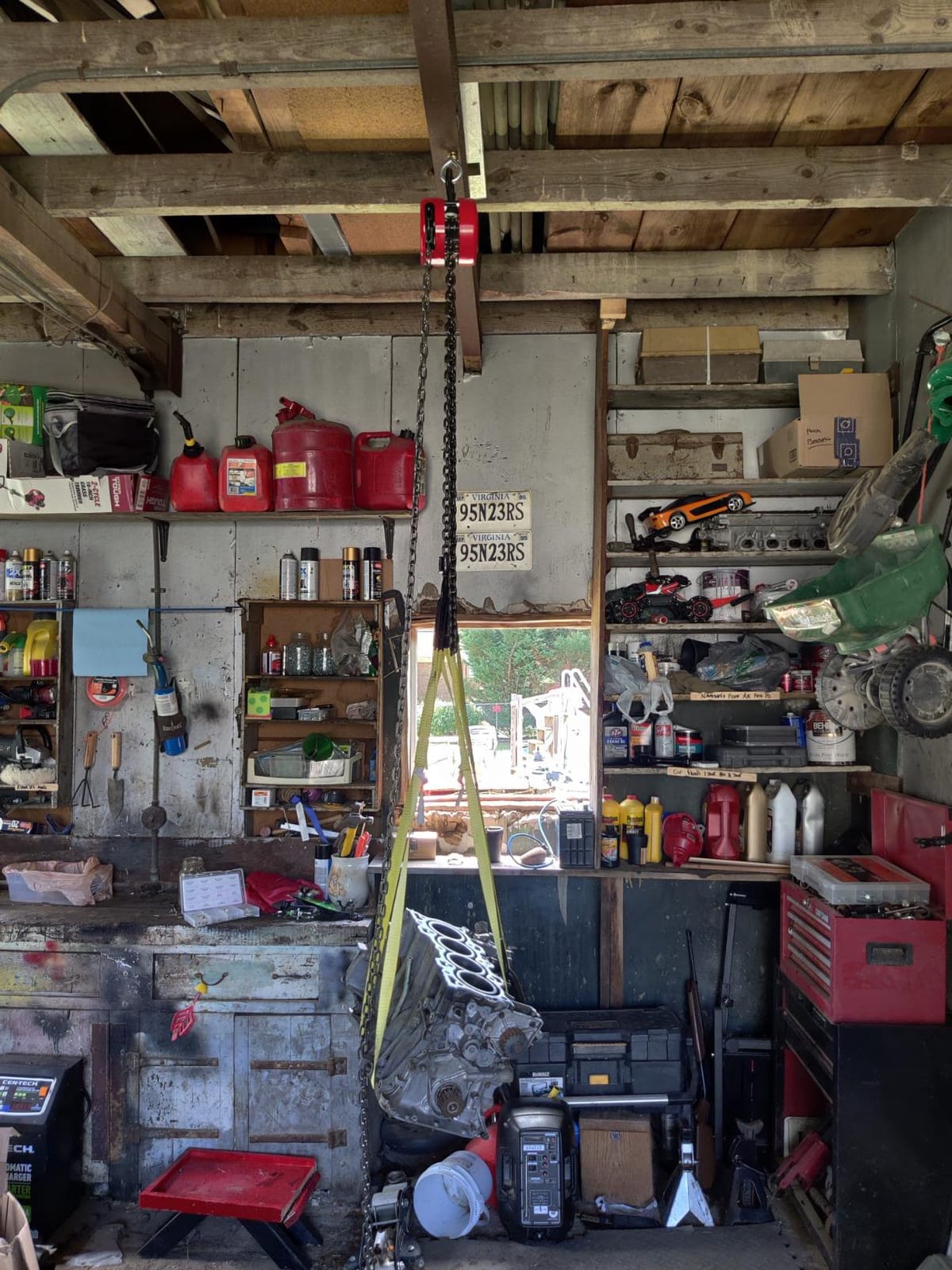 BIG RED TR9010-5 Torin Hand Chain Hoist: 2 Heavy Duty Hooks, 8ft/2.5m Chain Length for Warehouse Building and Automotive Machinery, 1 Ton (2000 Lbs.) Capacity, Red customer photo 1