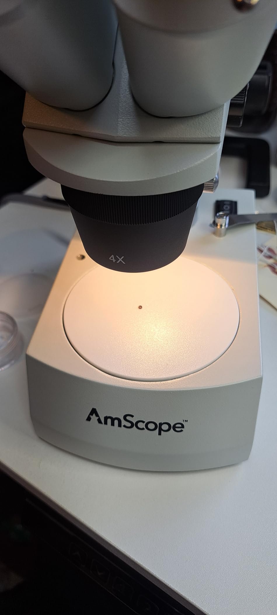 AmScope SE306R-PZ Forward Binocular Stereo Microscope, WF10x and WF20x | 10X-80X Magnification Range DIN Standard RMS 20.32mm Thread 160mm Finite Tube Length Compatible Numerical Aperture customer photo 2