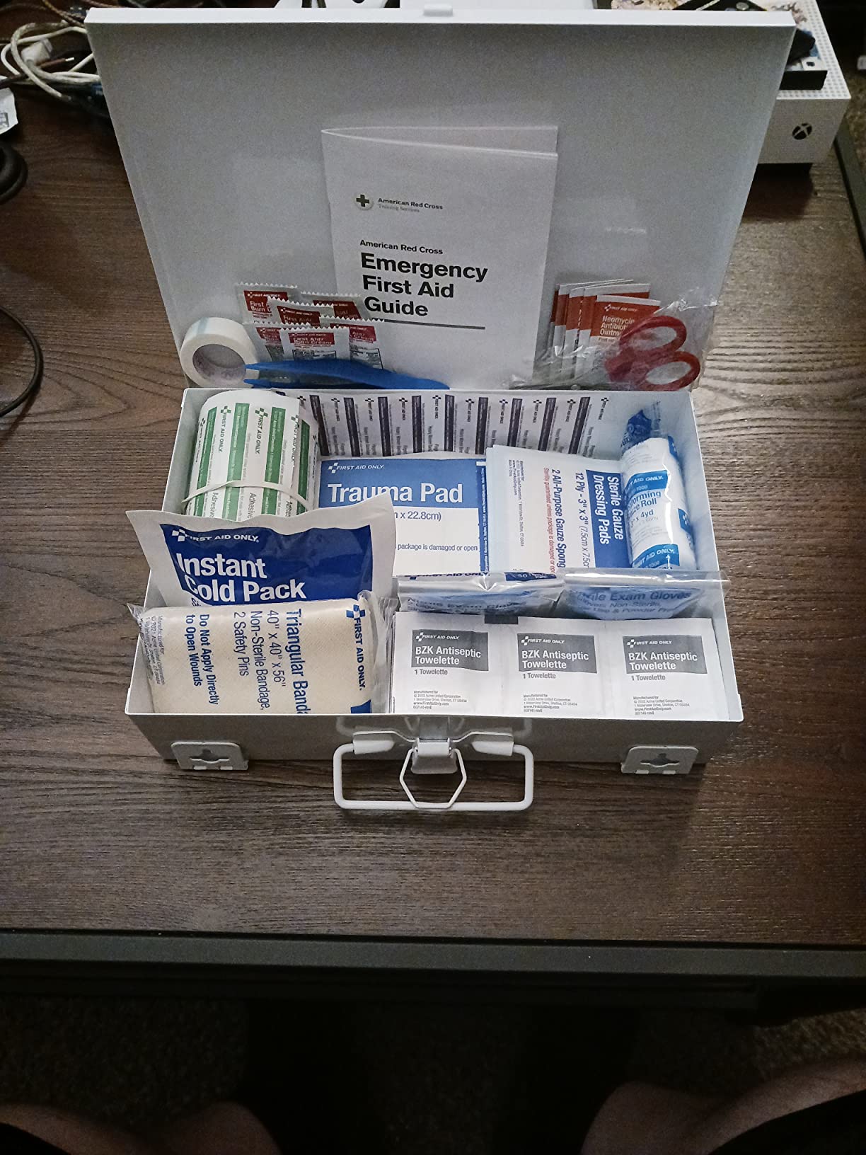First Aid Only 9302-25M 25-Person Contractor's First Aid Kit for Home Renovation, Job Sites, and Construction Vehicles, 178 Pieces, White customer photo 1