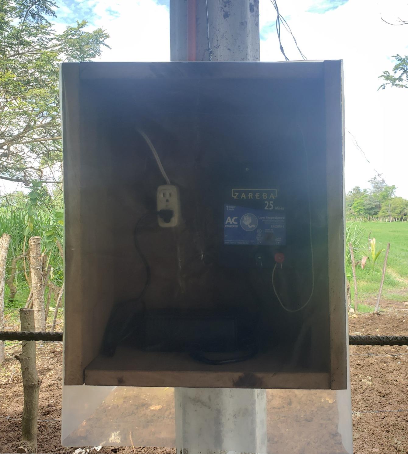 Zareba 25 Mile AC Powered Low Impedance Electric Fence Charger - Plug In Fence Charger - Contain Bulls, Cattle, Dogs, Exotics, Horses & More - Keep Predators Out customer photo 1