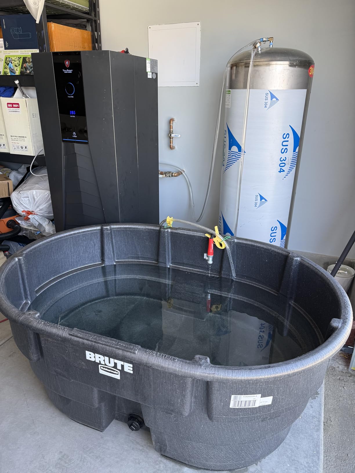 Rubbermaid Commercial Products Stock Tank 100-Gallons Structural Foam Heavy Duty Container for Livestock/Animal/Cattle Feed & Water Outdoor Homemade Pool/Hot Tub/Bathtub & Pet Cleaning/Dog Wash customer photo 2