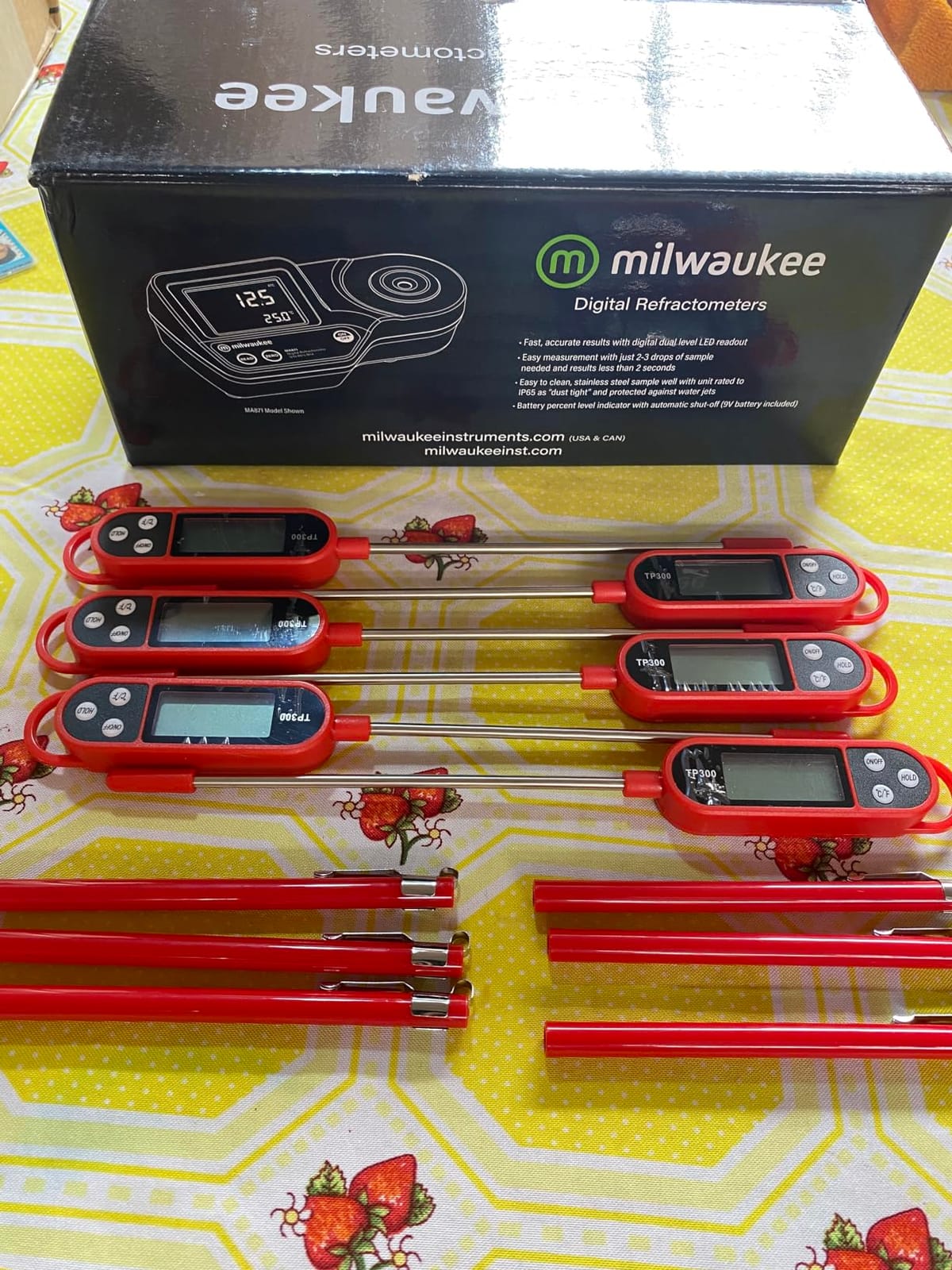 Milwaukee 0 to 85% Brix Digitial Refractometer - MA871 customer photo 1